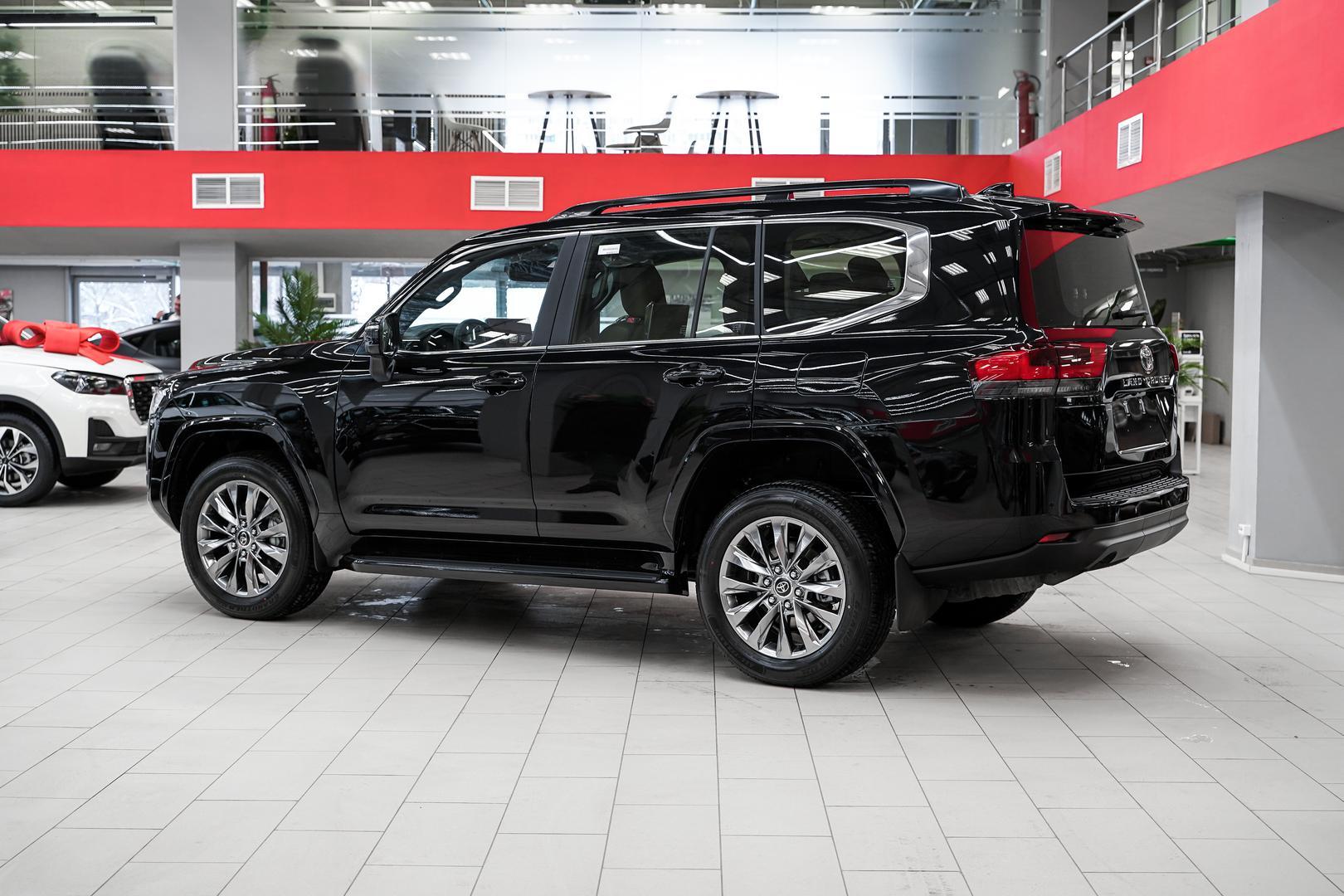 Toyota Land Cruiser 2025, черный, ДЦ Орехово