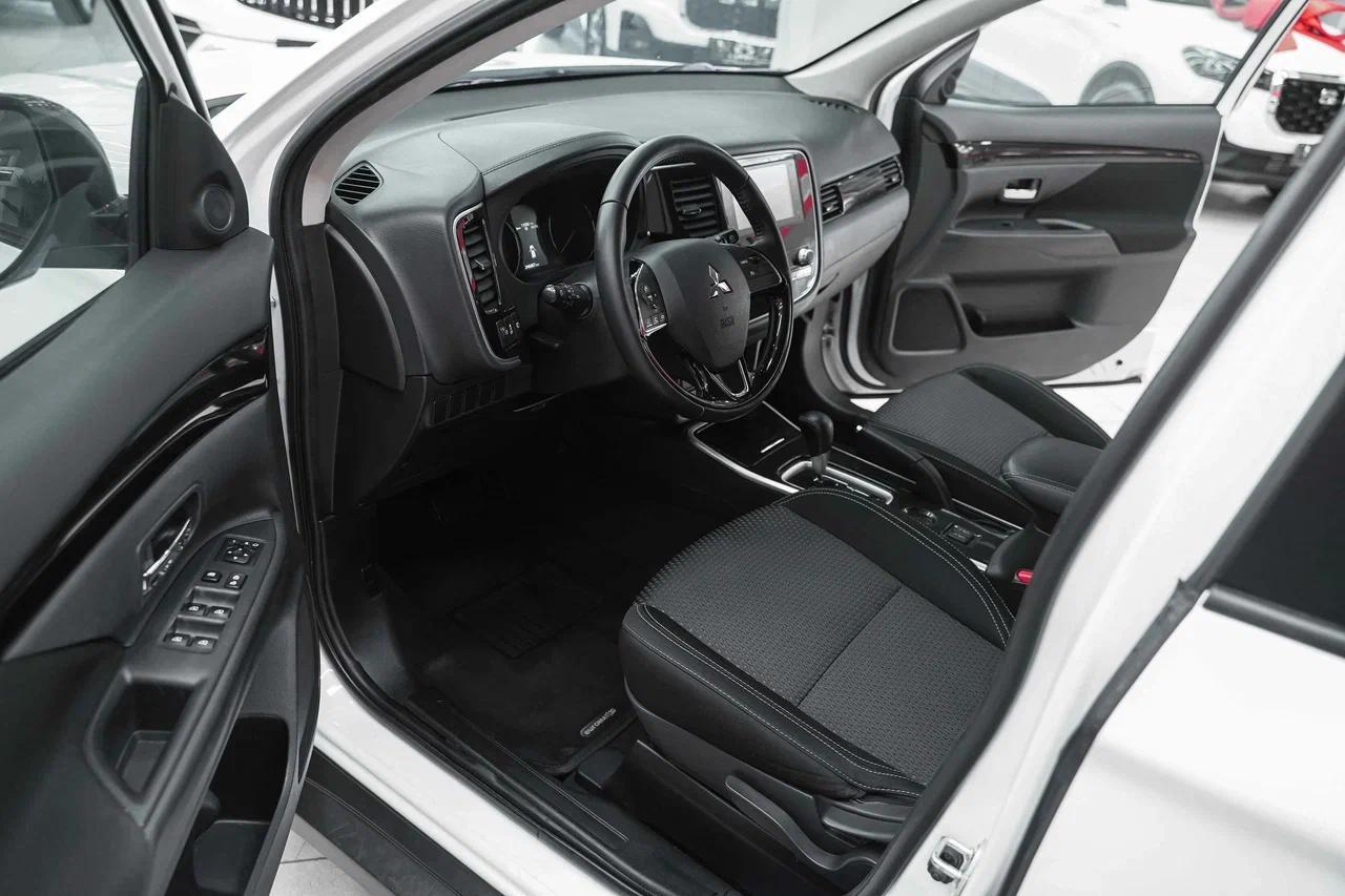 Mitsubishi Outlander 2020, белый, ДЦ Орехово