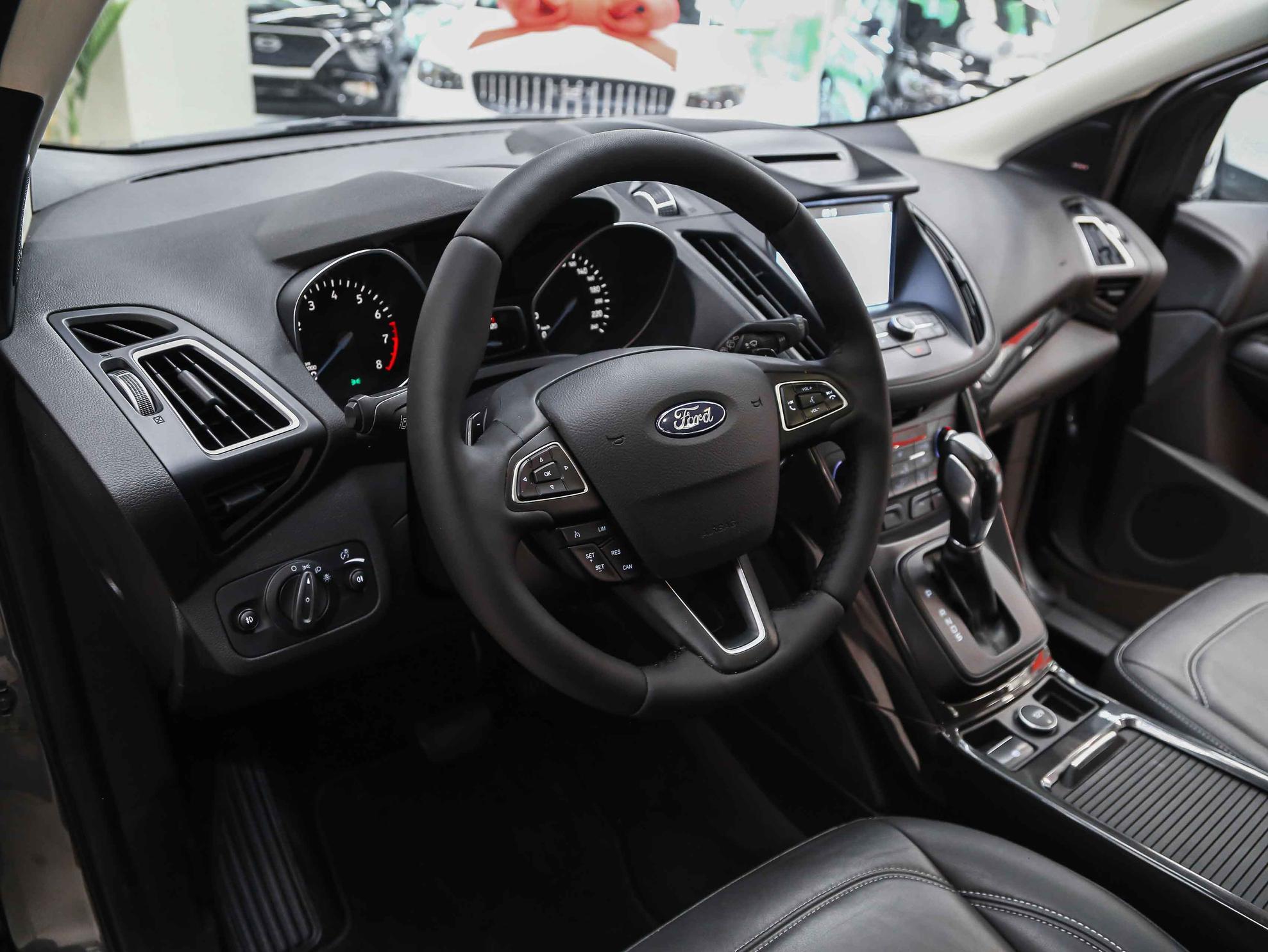 Ford Kuga 2016, серый, ДЦ Орехово