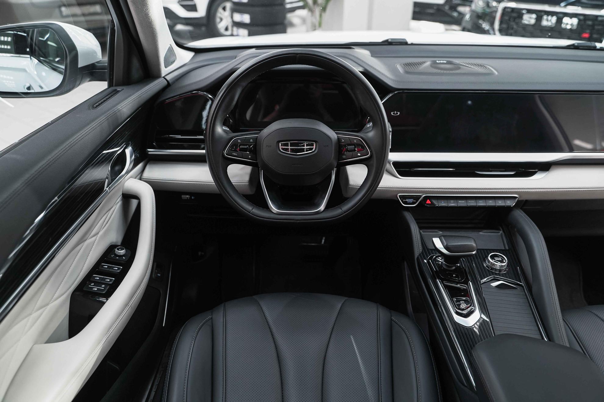 Geely Monjaro 2023, белый, ДЦ Орехово