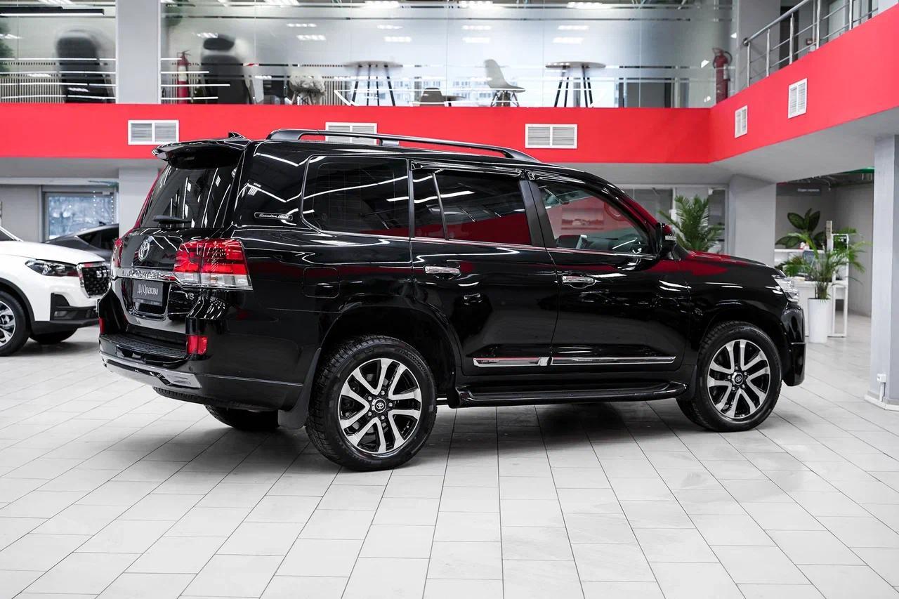 Toyota Land Cruiser 2015, черный, ДЦ Орехово