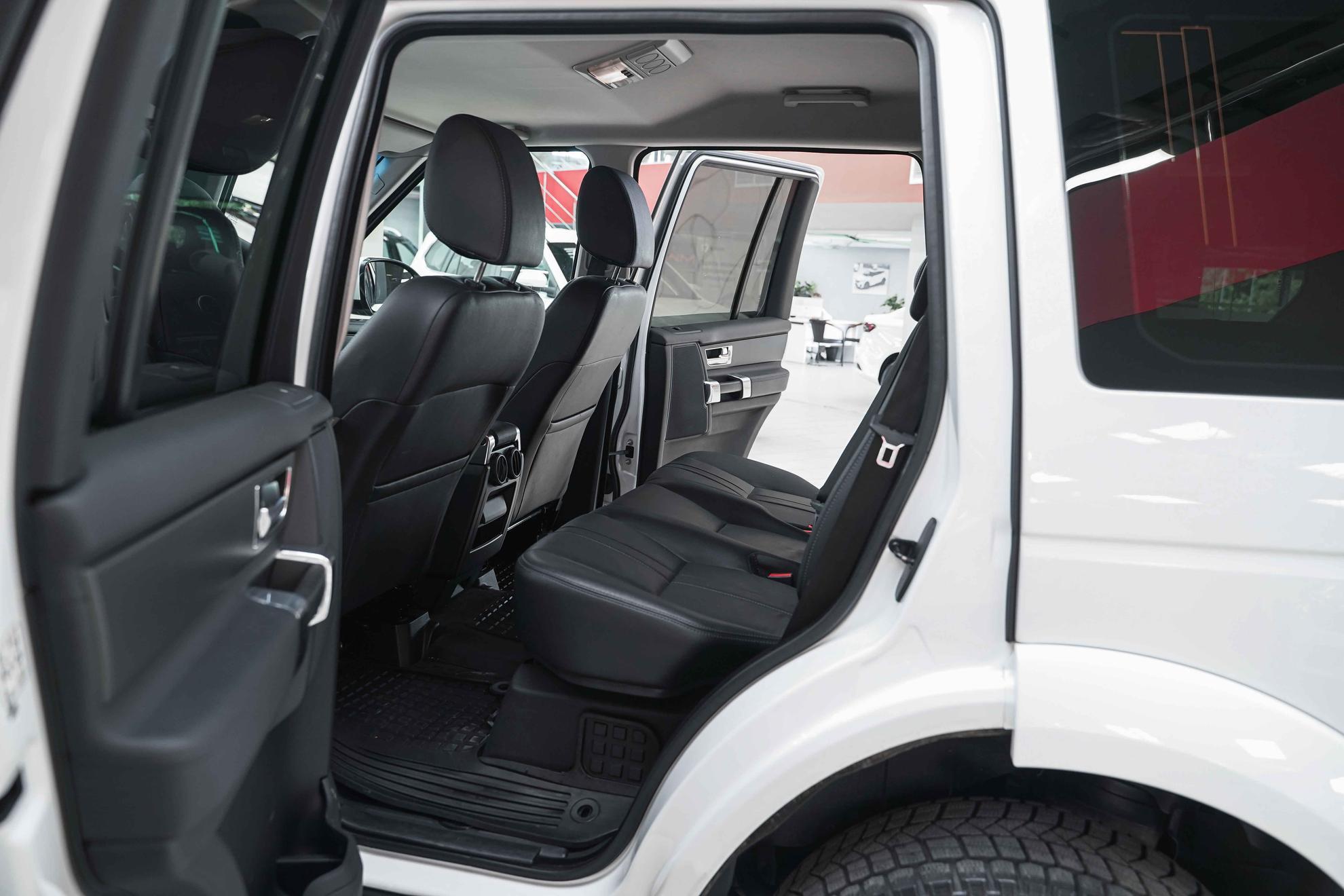 Land Rover Discovery 2015, белый, ДЦ Орехово
