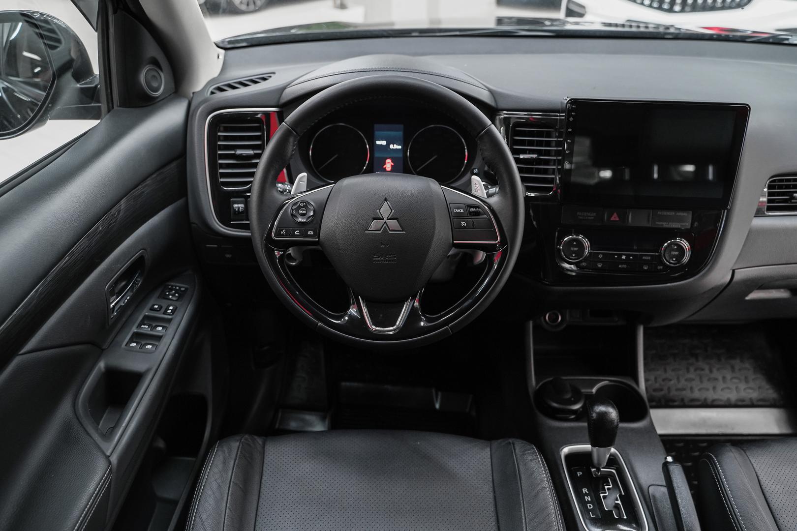 Mitsubishi Outlander 2015, черный, ДЦ Орехово
