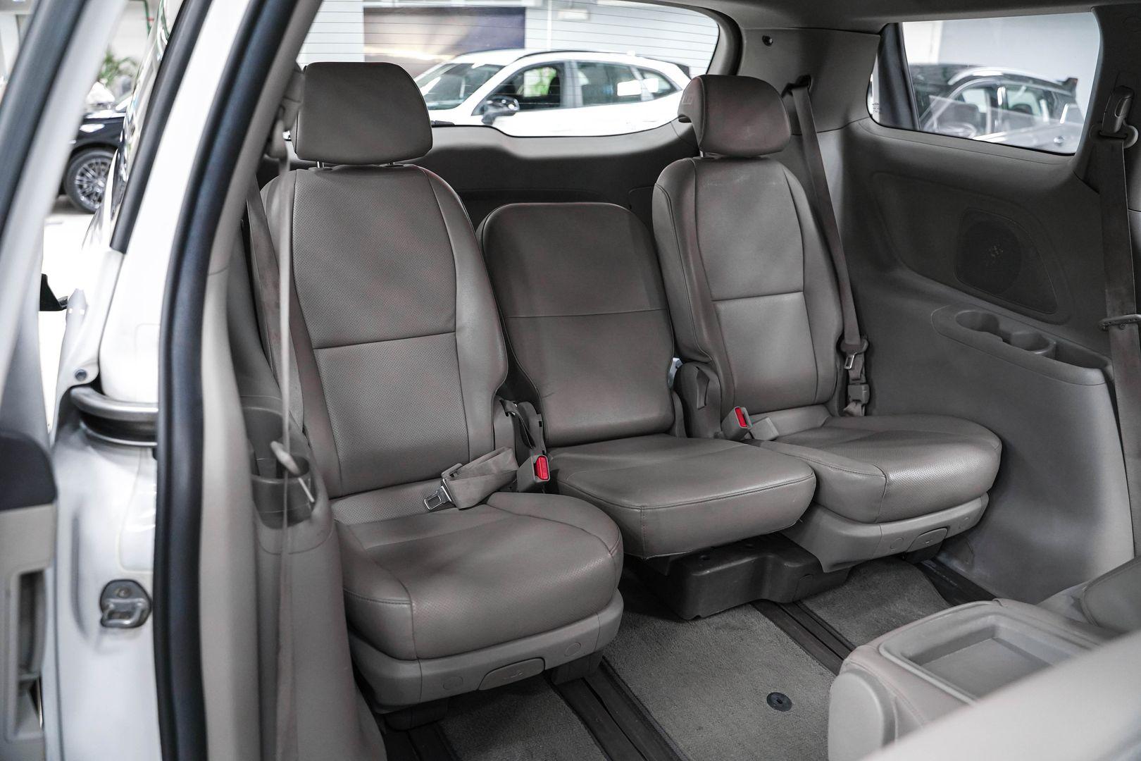 Kia Carnival 2016, белый, ДЦ Орехово