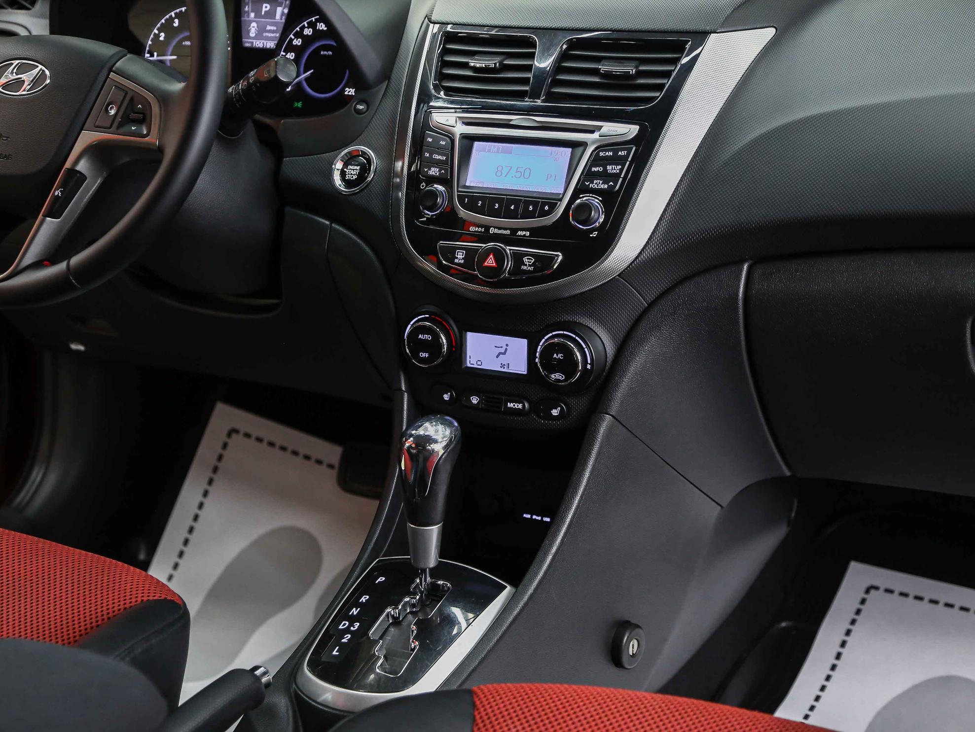 Hyundai Solaris 2012, красный, ДЦ Орехово