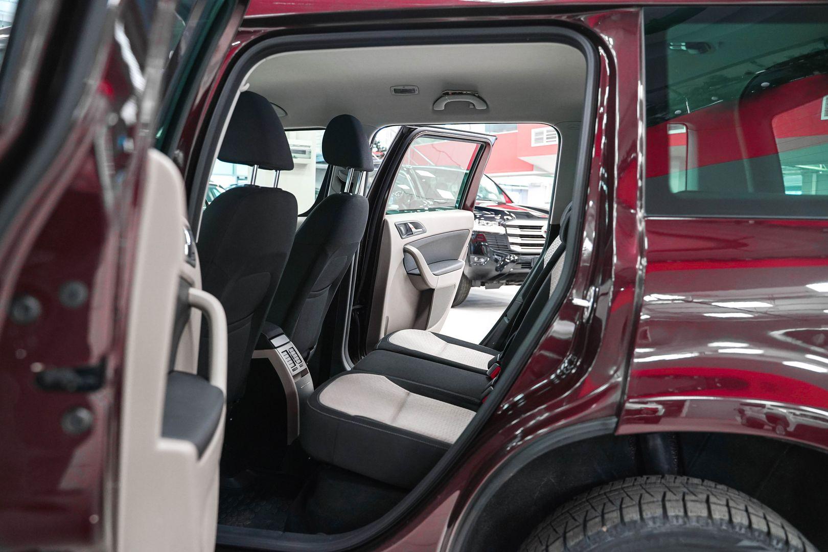 Skoda Yeti 2011, пурпурный, ДЦ Орехово