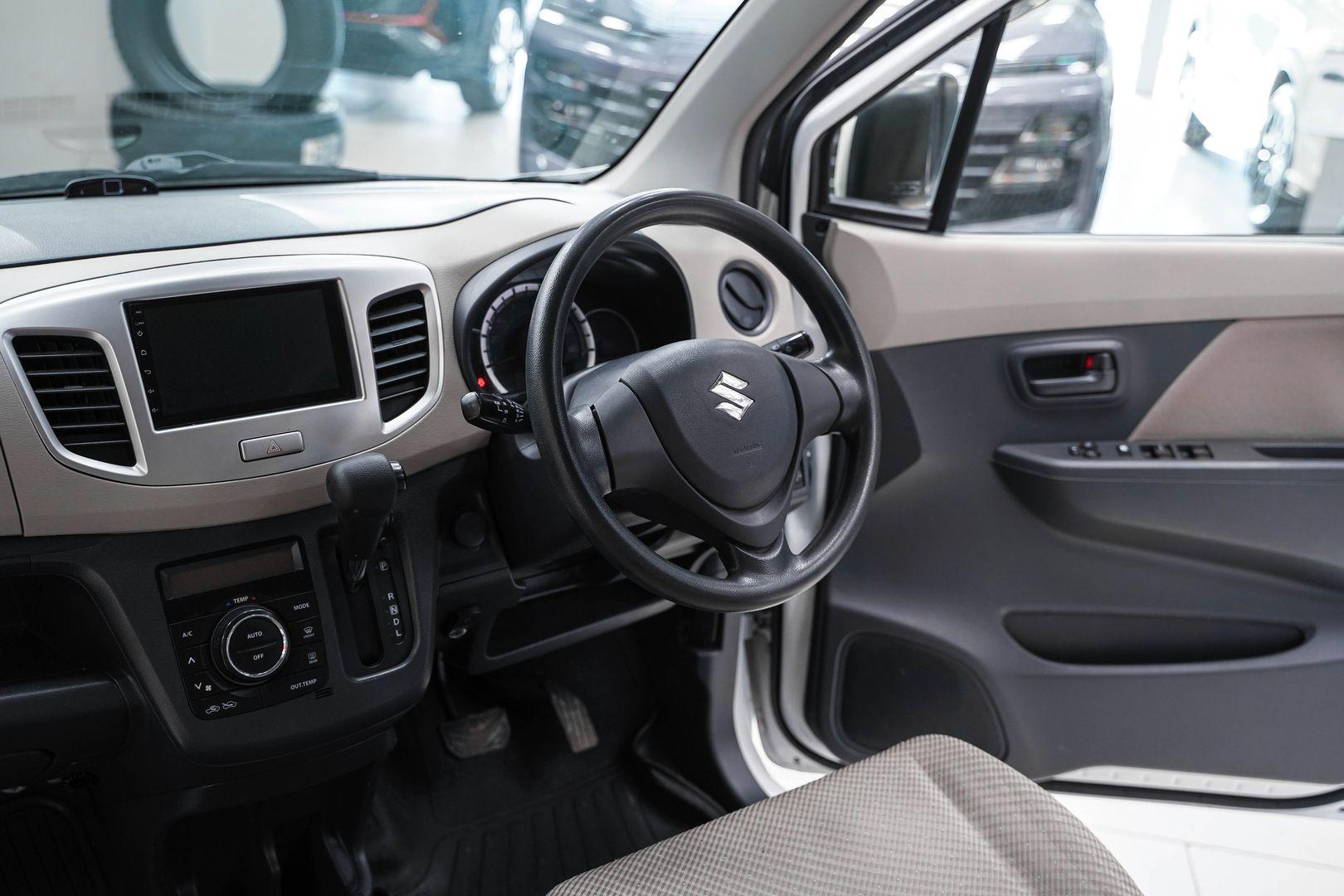 Suzuki Wagon R 2013, белый, ДЦ Орехово