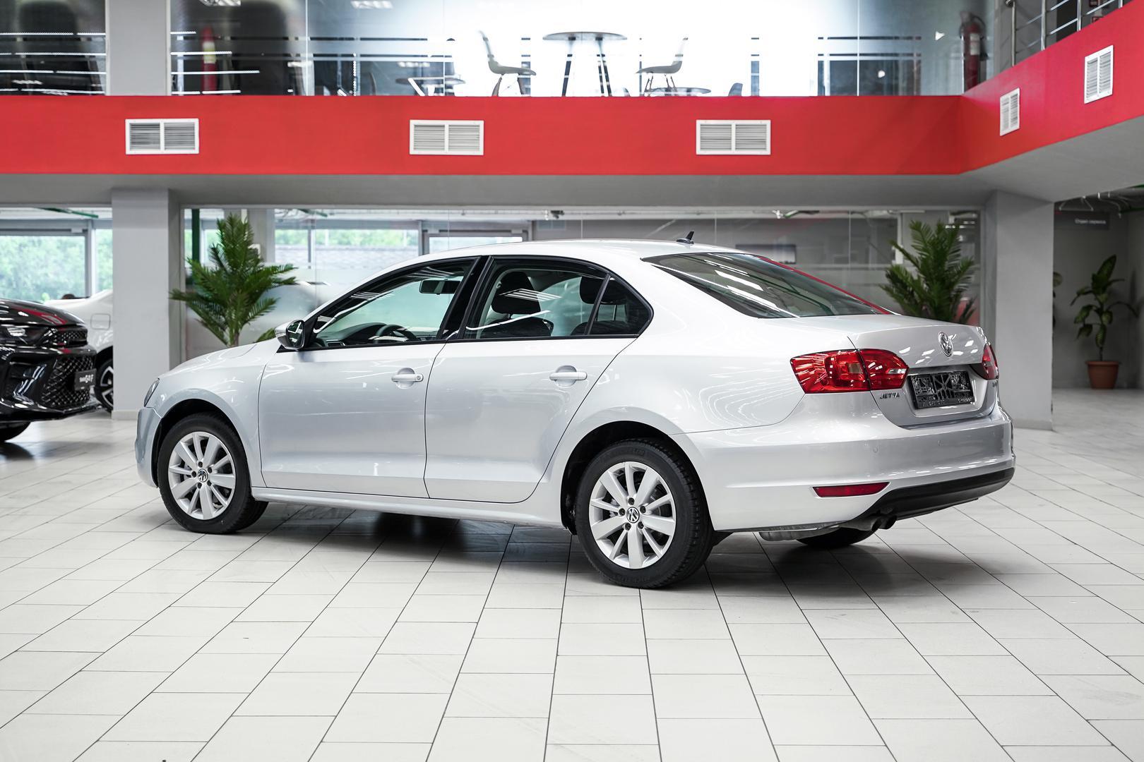 Volkswagen Jetta 2013, серебряный, ДЦ Орехово