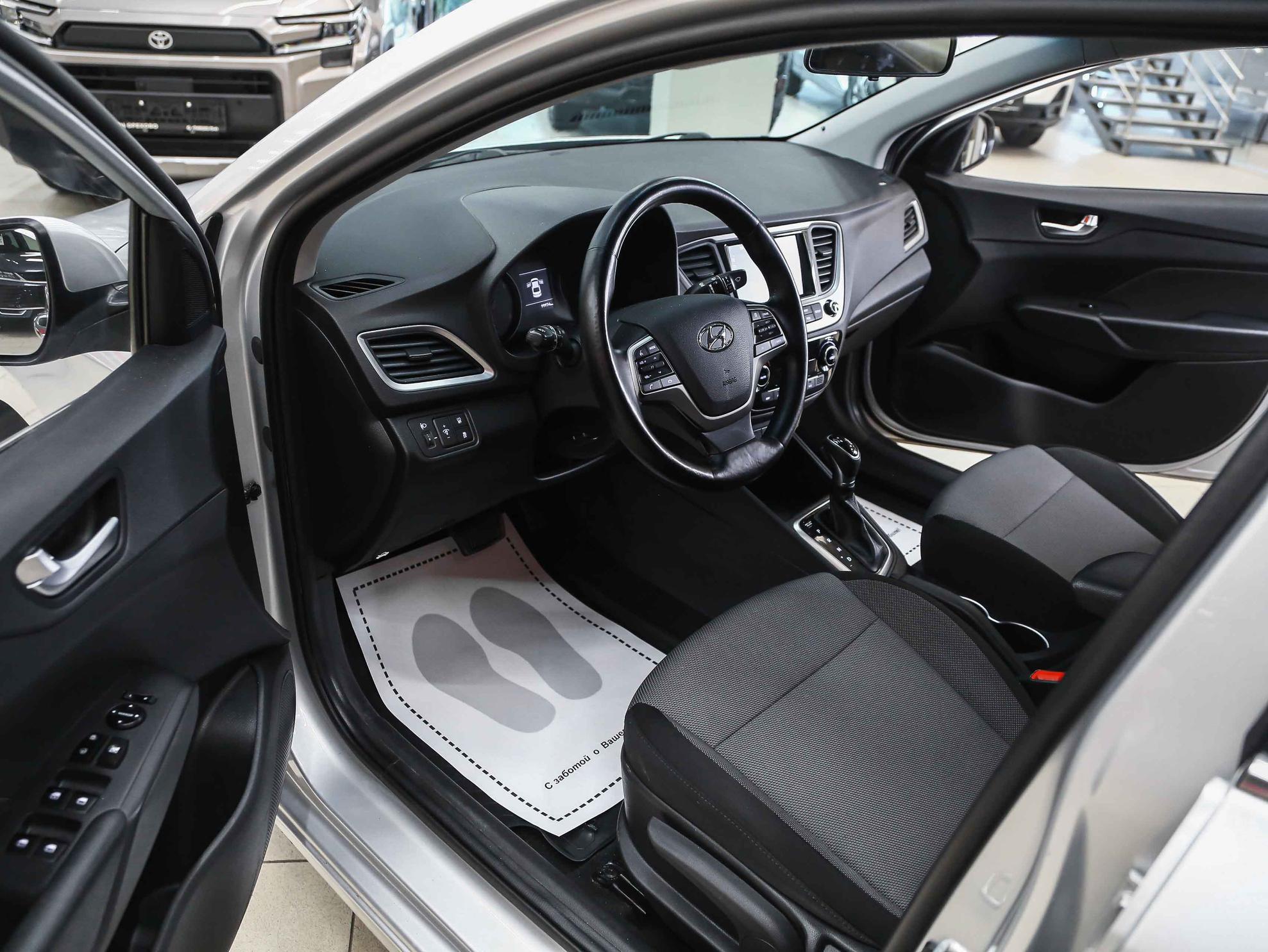 Hyundai Solaris 2017, серебряный, ДЦ Орехово