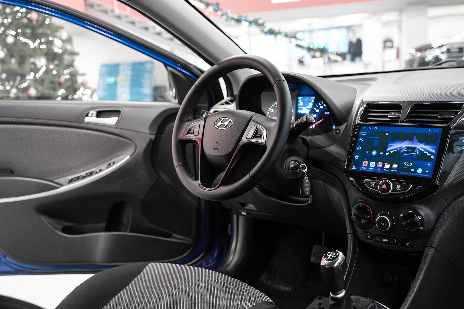 Hyundai Solaris 2011, синий, ДЦ Орехово