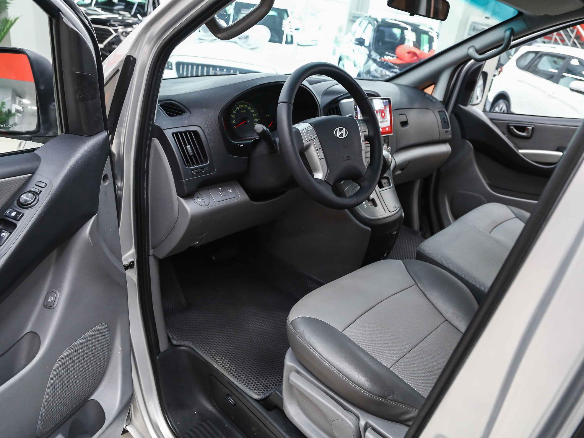 Hyundai Grand Starex 2009, серый, ДЦ Орехово
