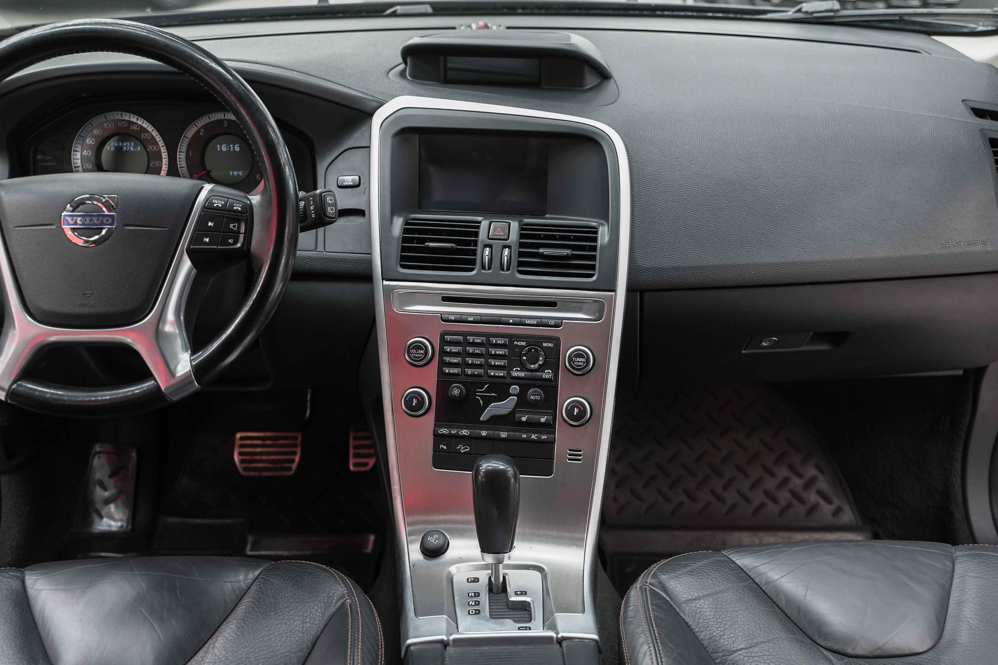 Volvo XC60 2010, черный, ДЦ Орехово