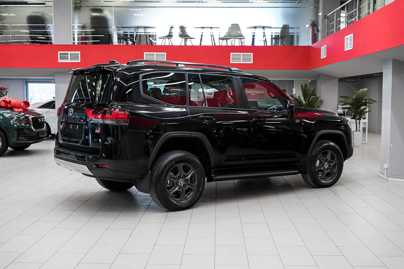 Toyota Land Cruiser 2026, черный, ДЦ Орехово
