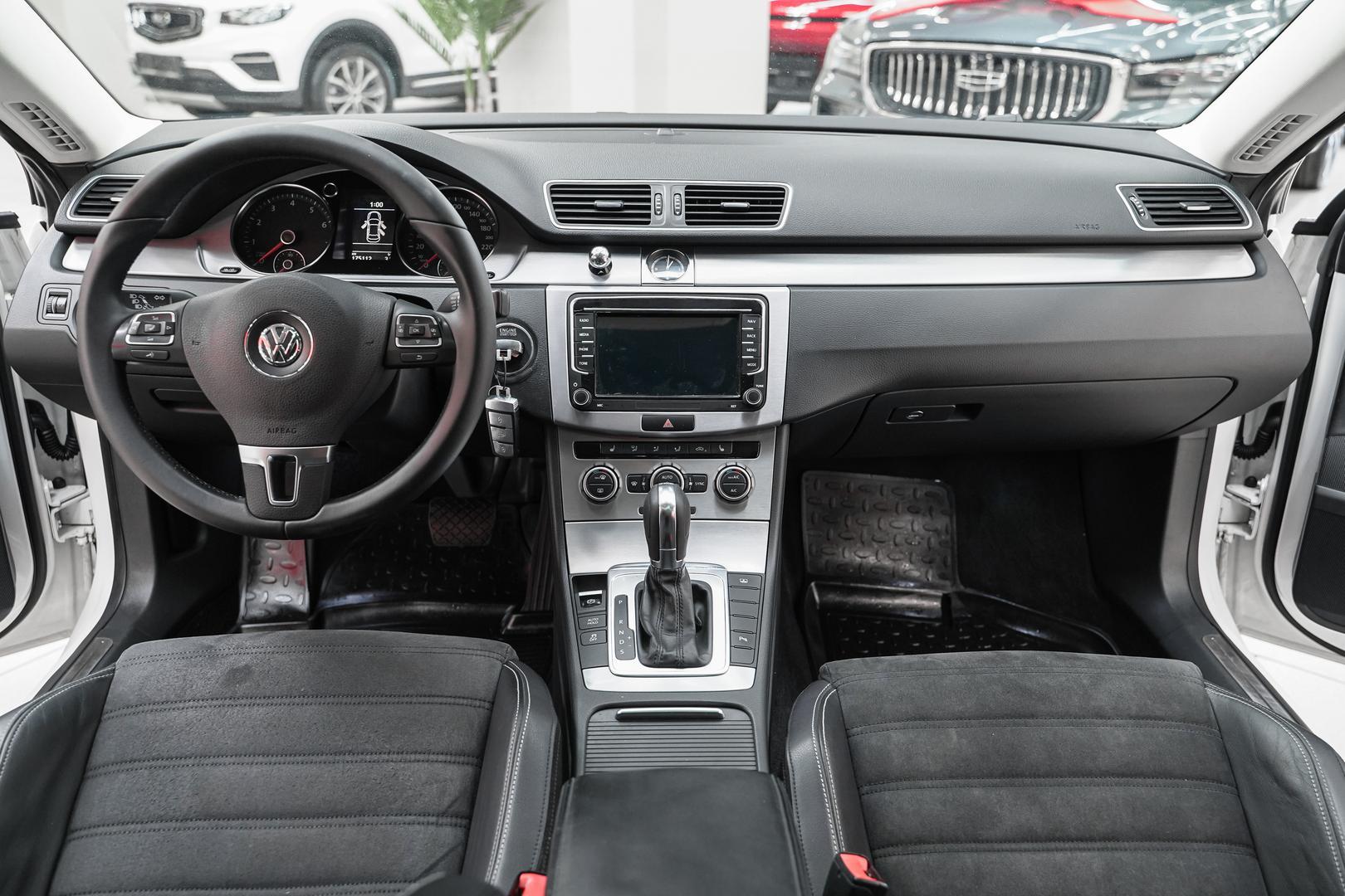 Volkswagen Passat CC 2012, белый, ДЦ Орехово