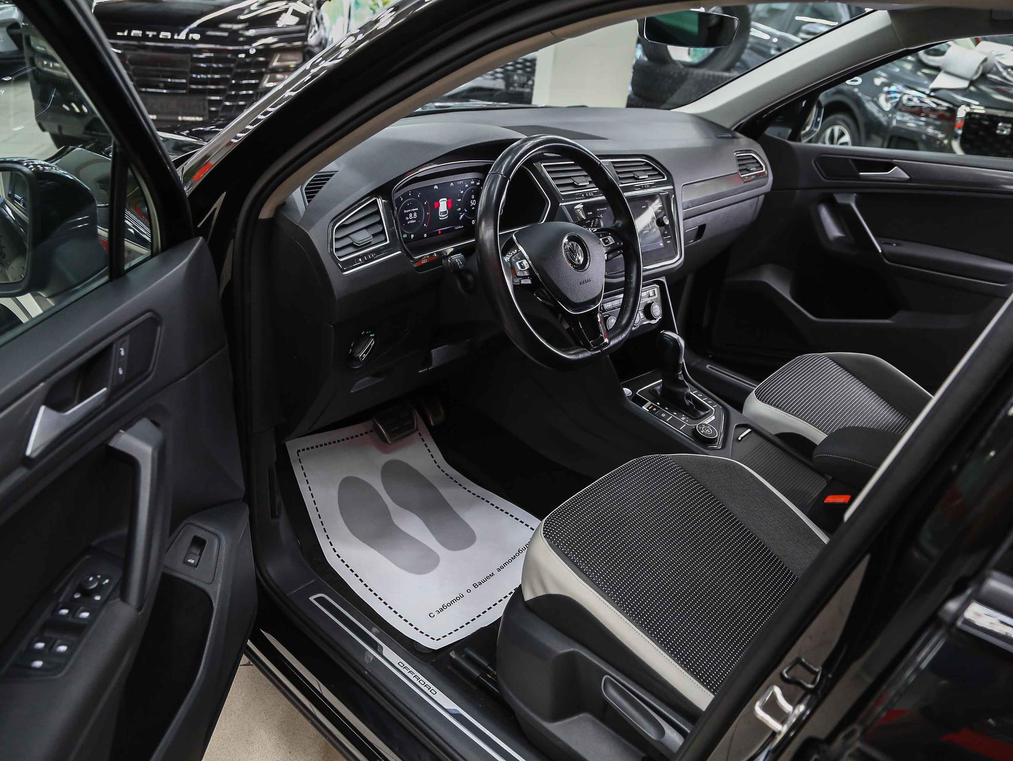 Volkswagen Tiguan 2020, черный, ДЦ Орехово