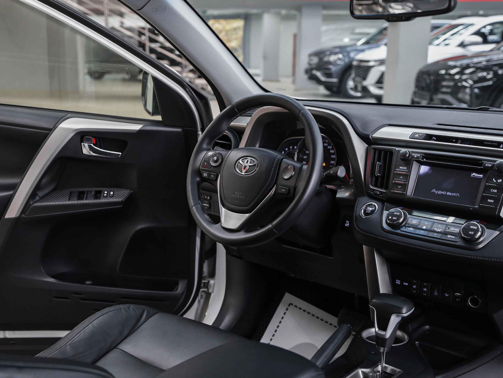Toyota RAV4 2013, белый, ДЦ Орехово