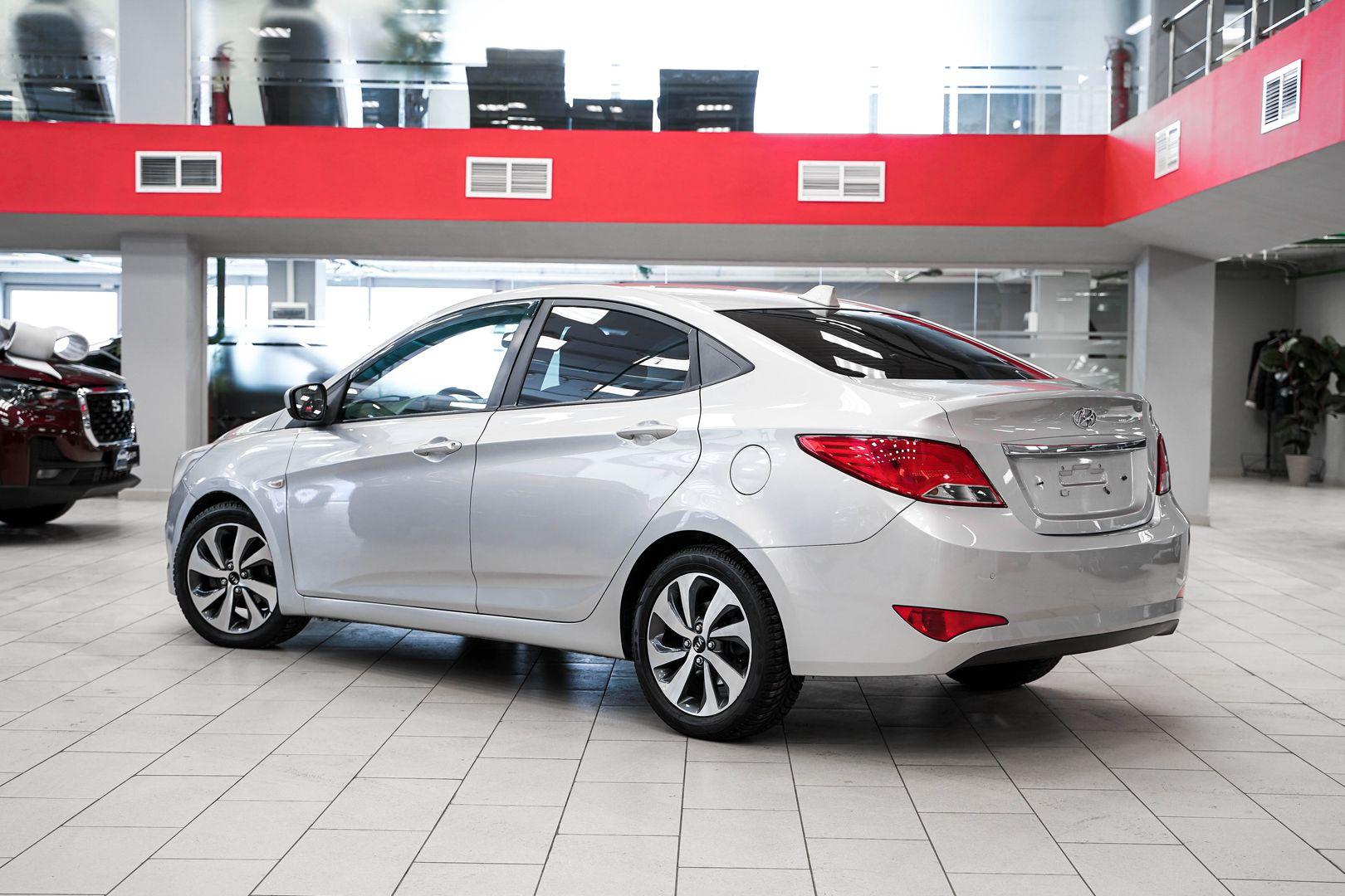 Hyundai Solaris 2015, серебряный, ДЦ Орехово