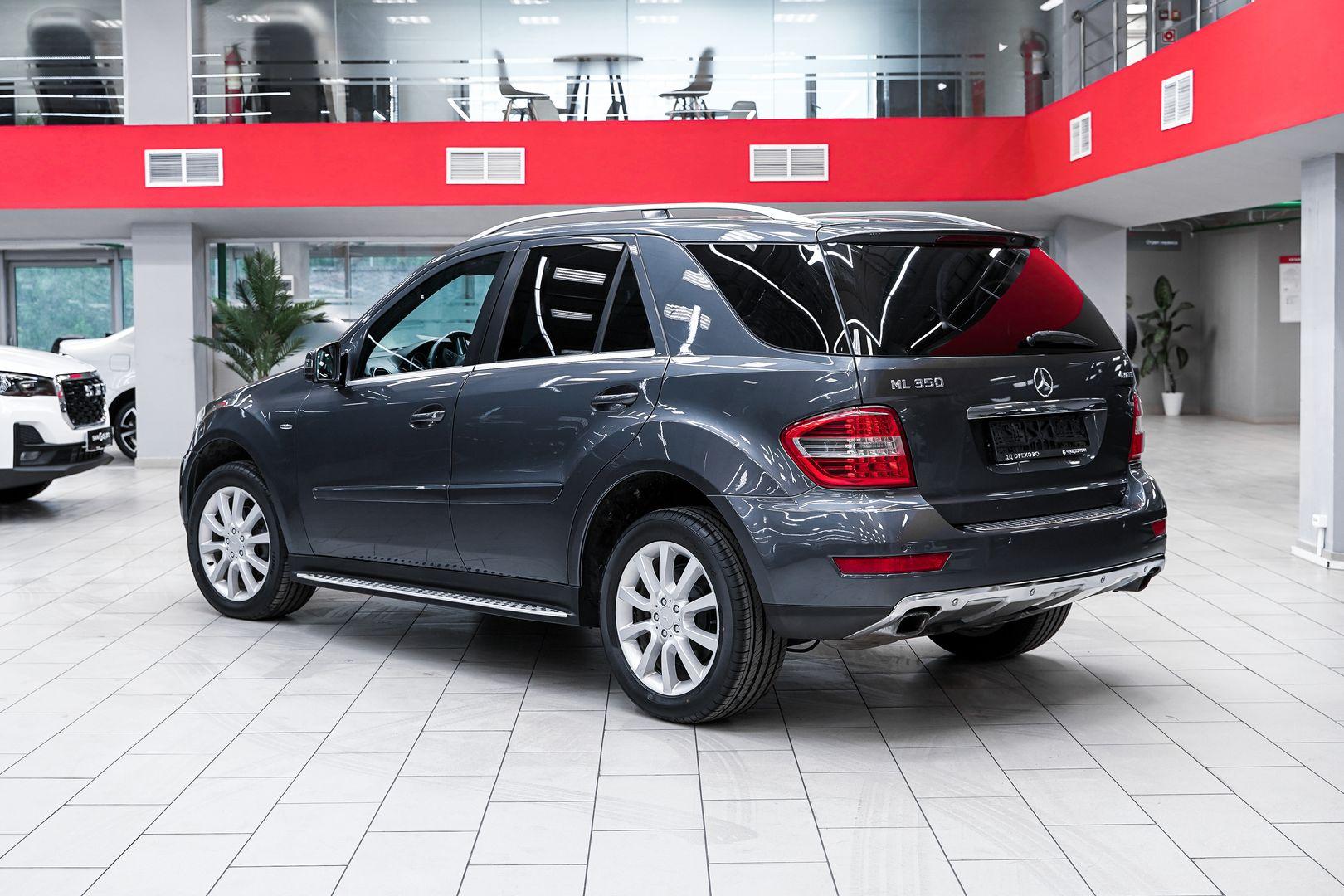 Mercedes-Benz M-Класс 2011, серый, ДЦ Орехово