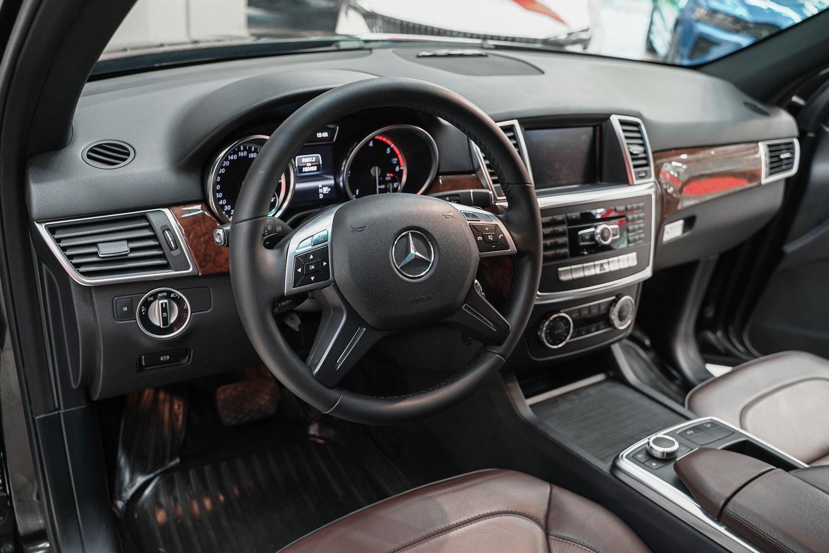 Mercedes-Benz M-Класс 2012, черный, ДЦ Орехово