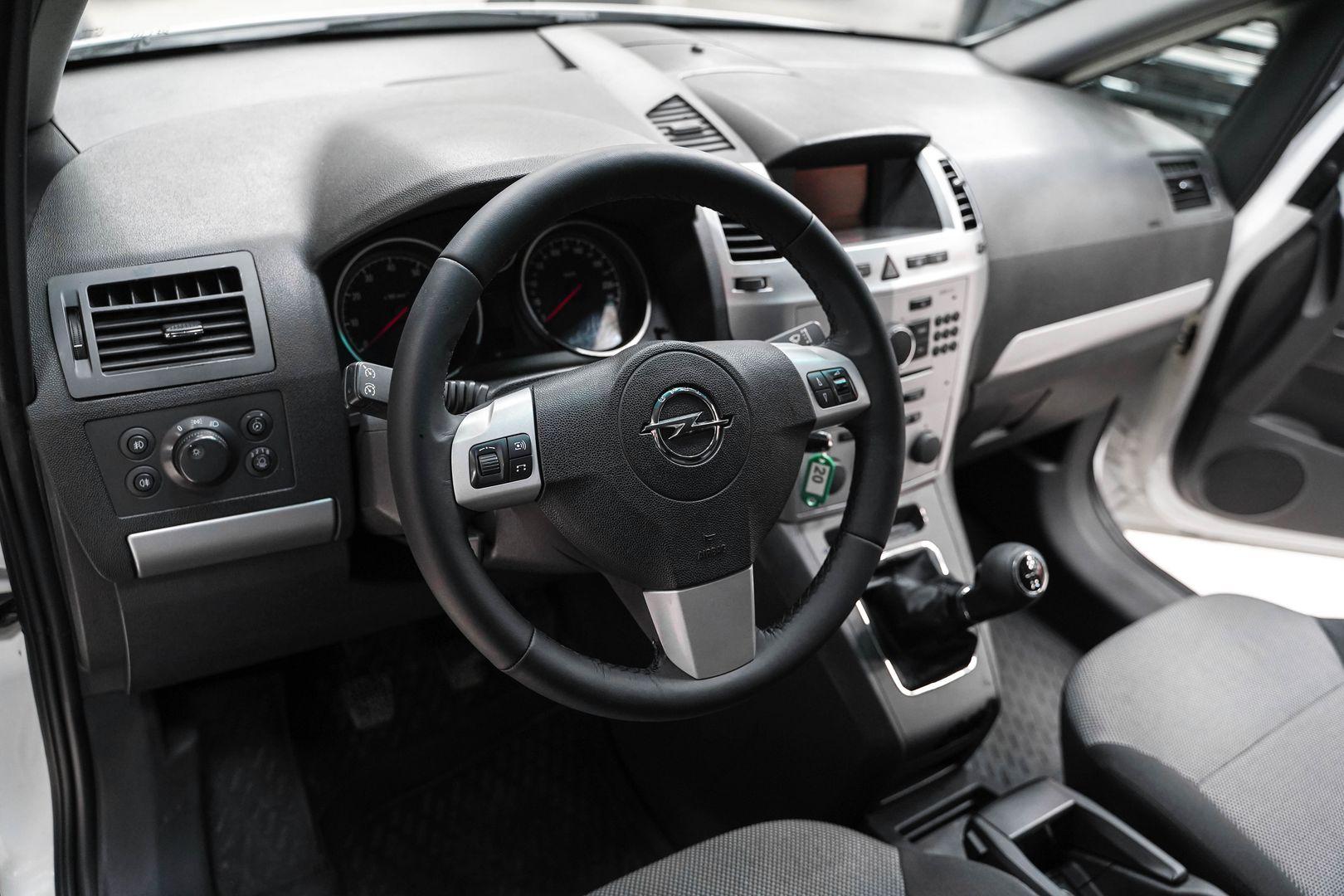 Opel Zafira 2012, белый, ДЦ Орехово