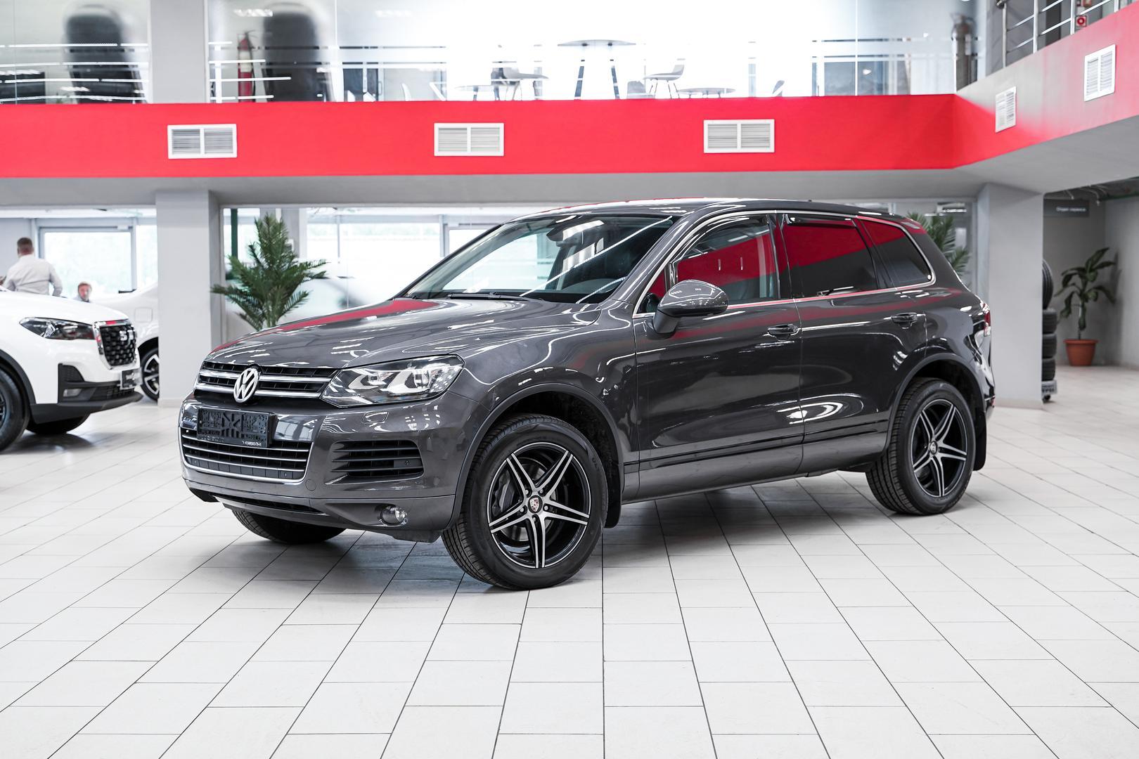 Volkswagen Touareg 2010, черный, ДЦ Орехово