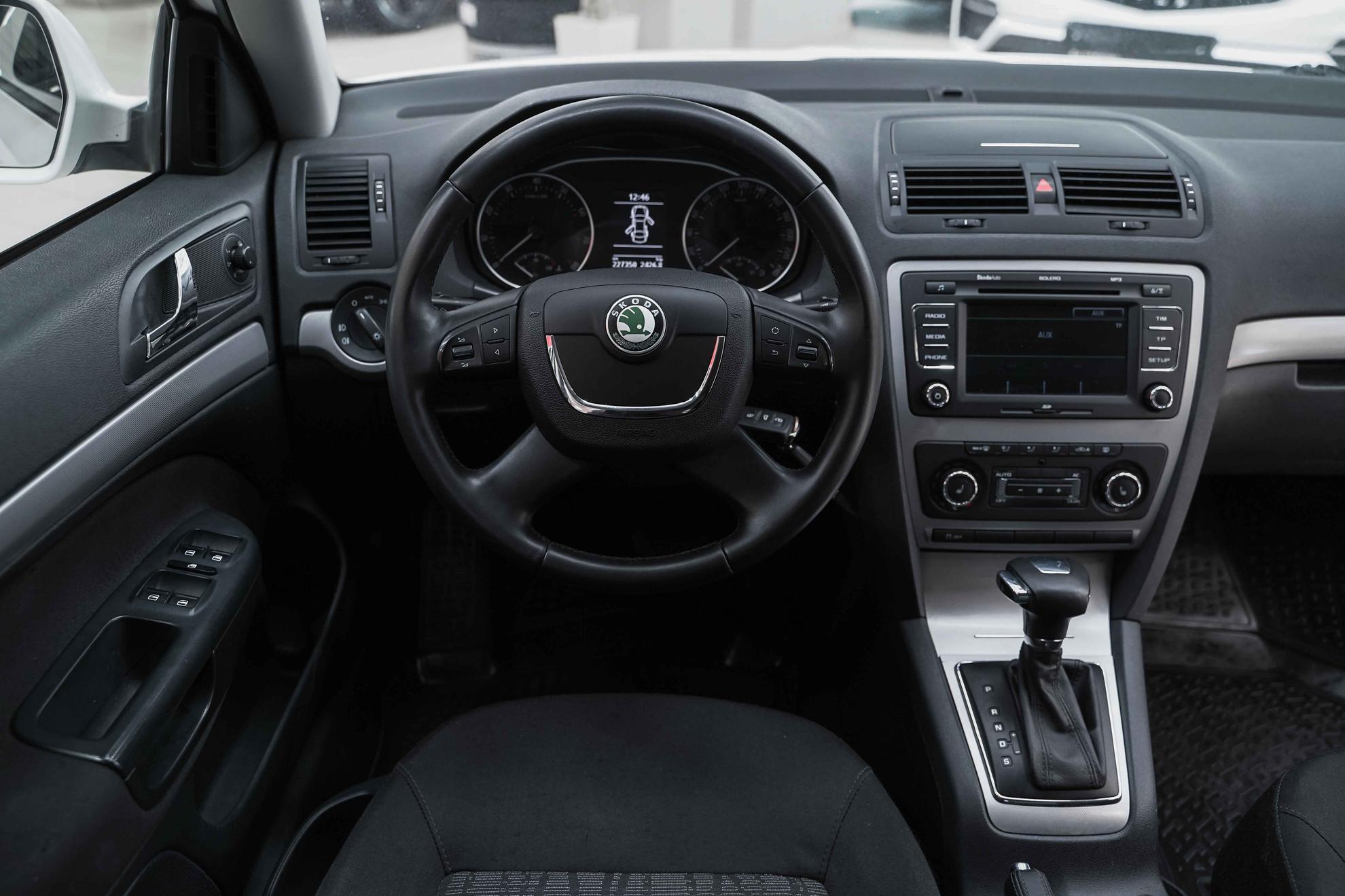Skoda Octavia 2013, белый, ДЦ Орехово