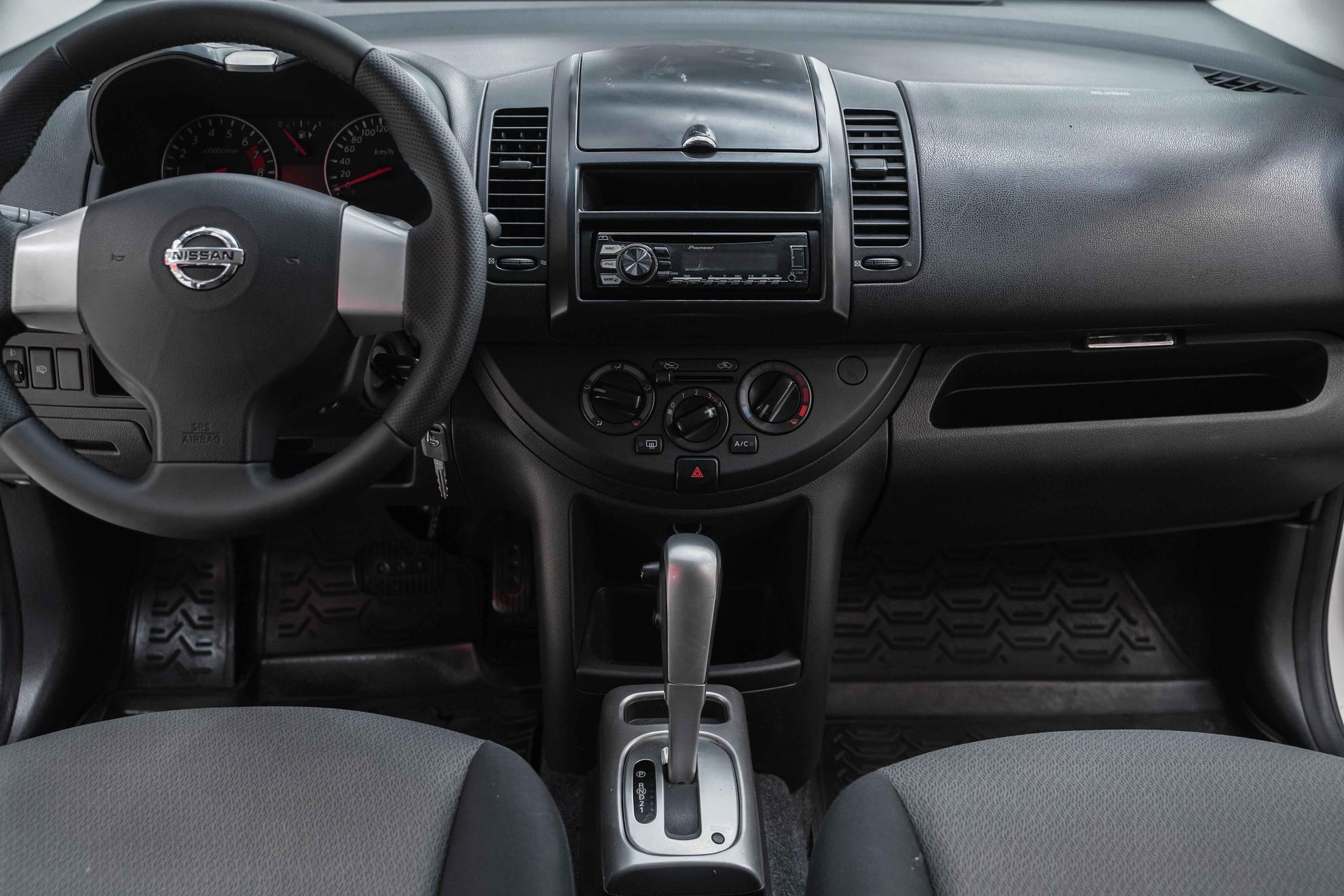 Nissan Note 2010, белый, ДЦ Орехово