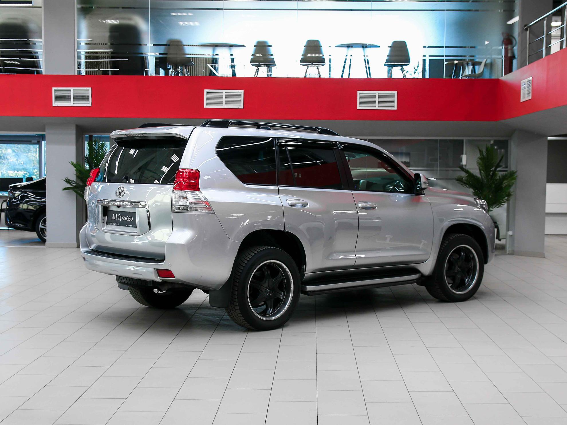 Toyota Land Cruiser Prado 2011, серебряный, ДЦ Орехово