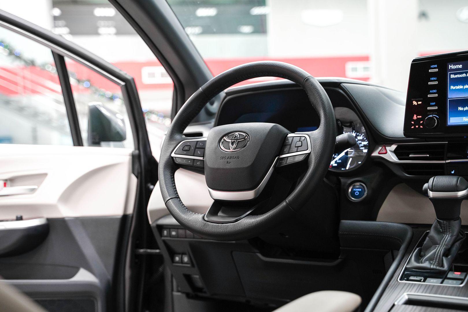 Toyota Sienna 2021, серый, ДЦ Орехово