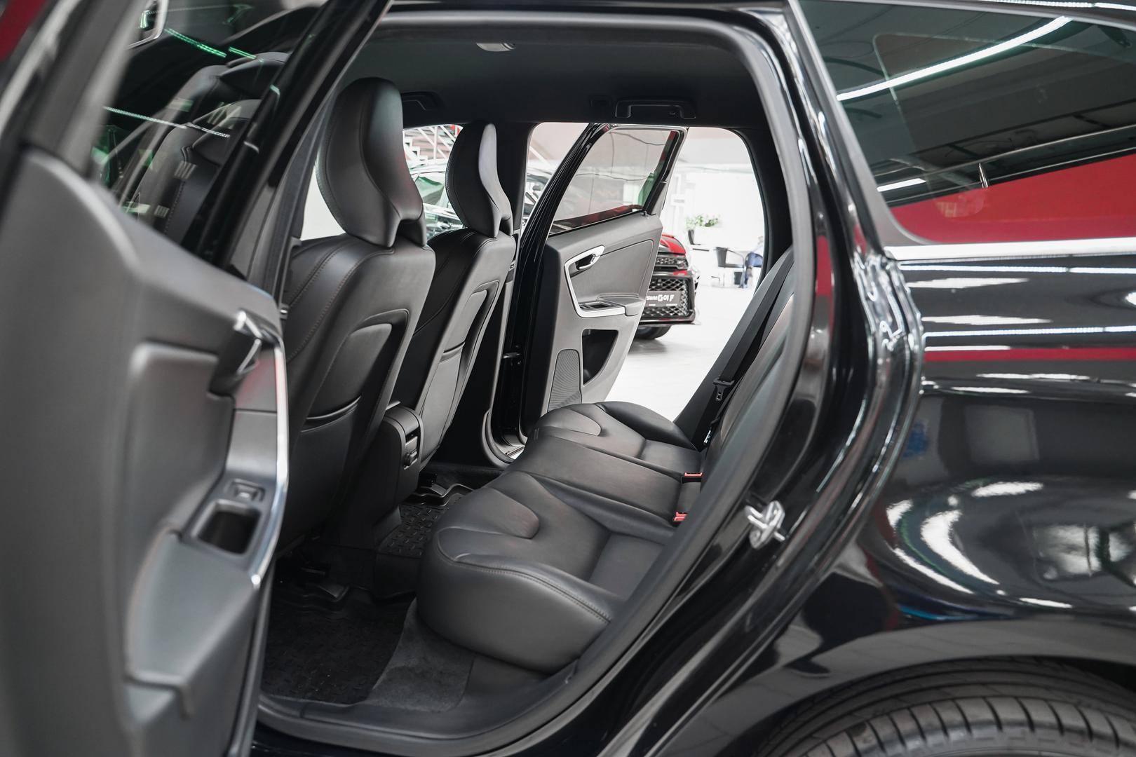 Volvo XC60 2016, черный, ДЦ Орехово