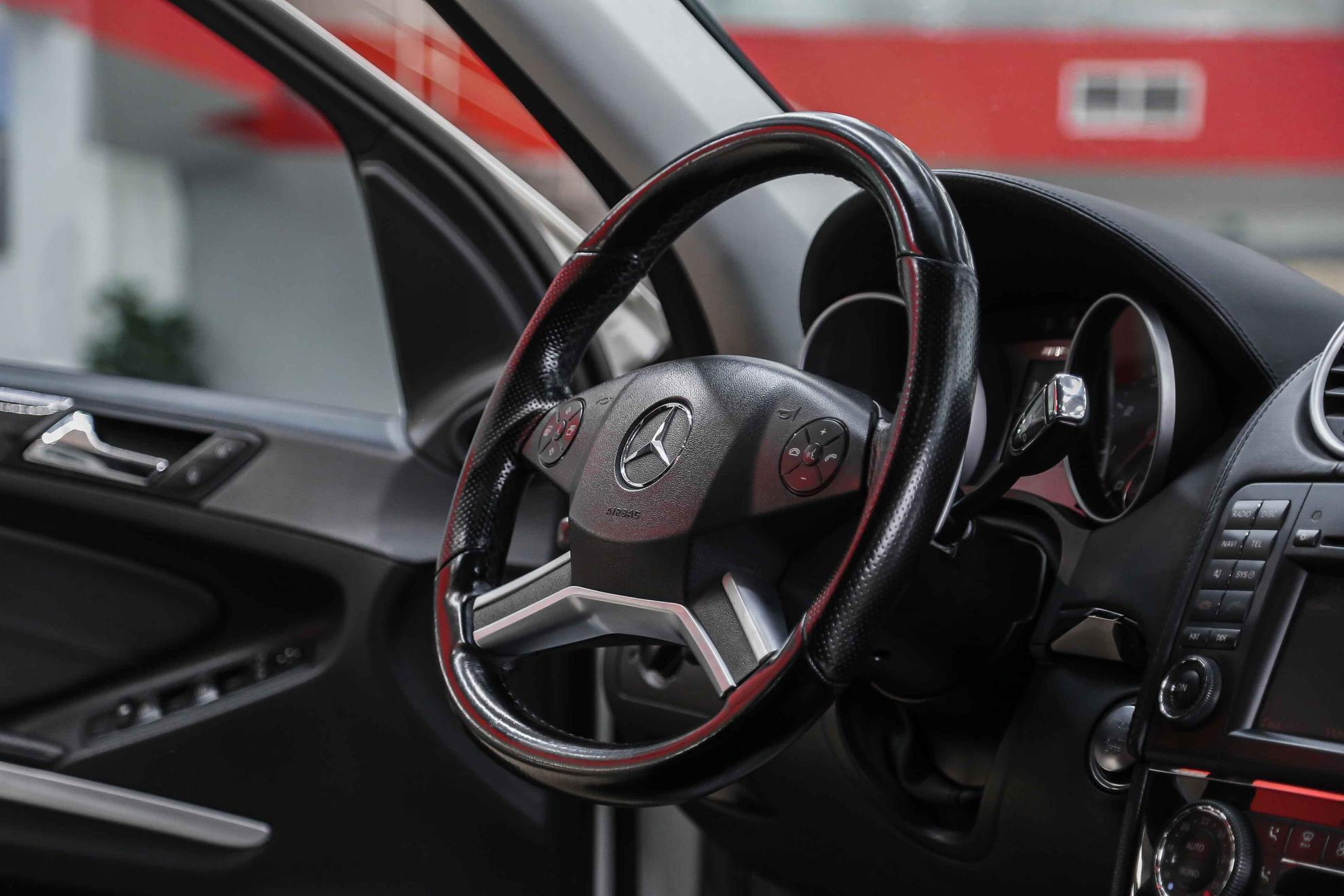 Mercedes-Benz M-Класс AMG 2010, белый, ДЦ Орехово