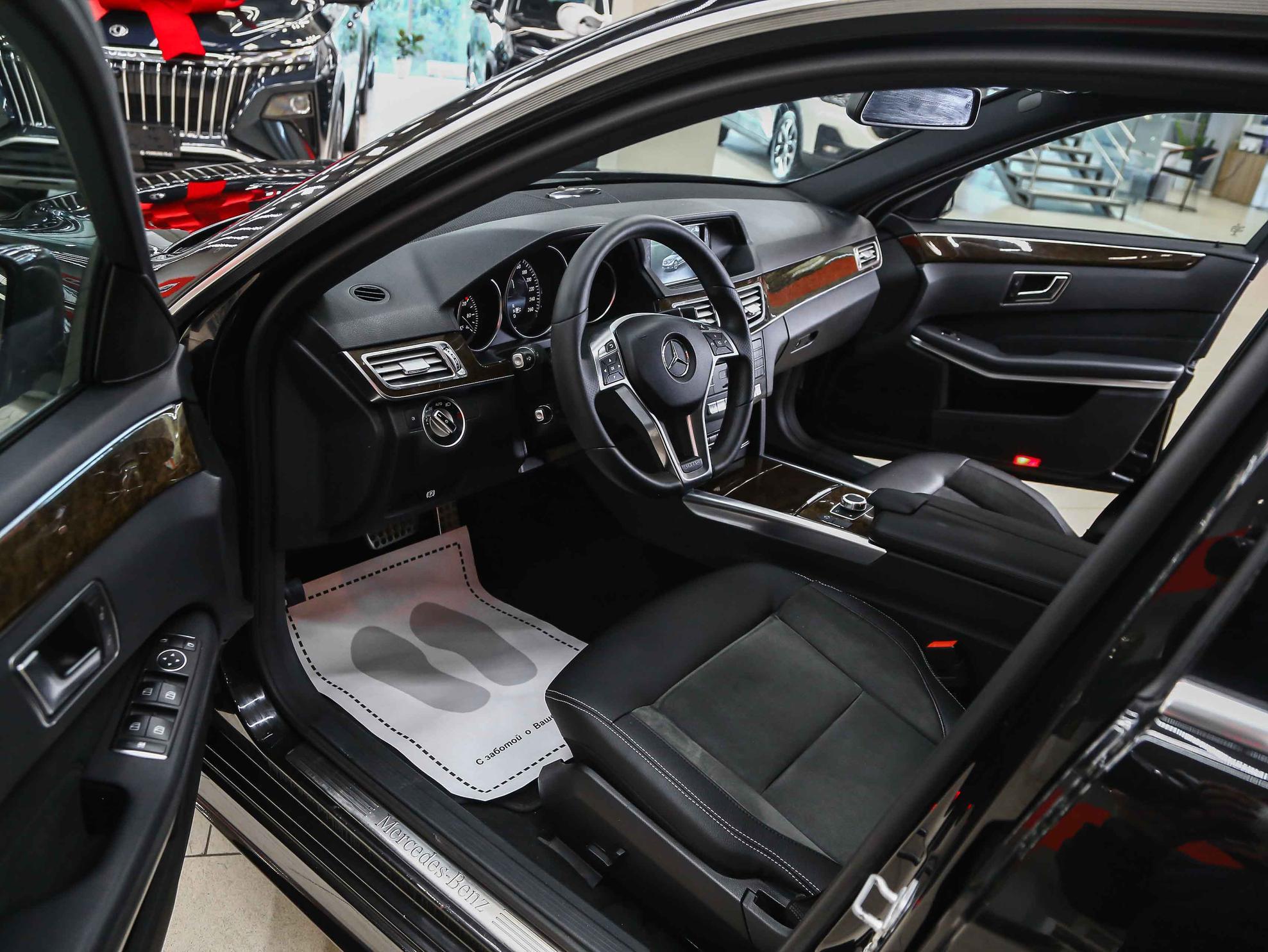 Mercedes-Benz E-Класс 2015, черный, ДЦ Орехово