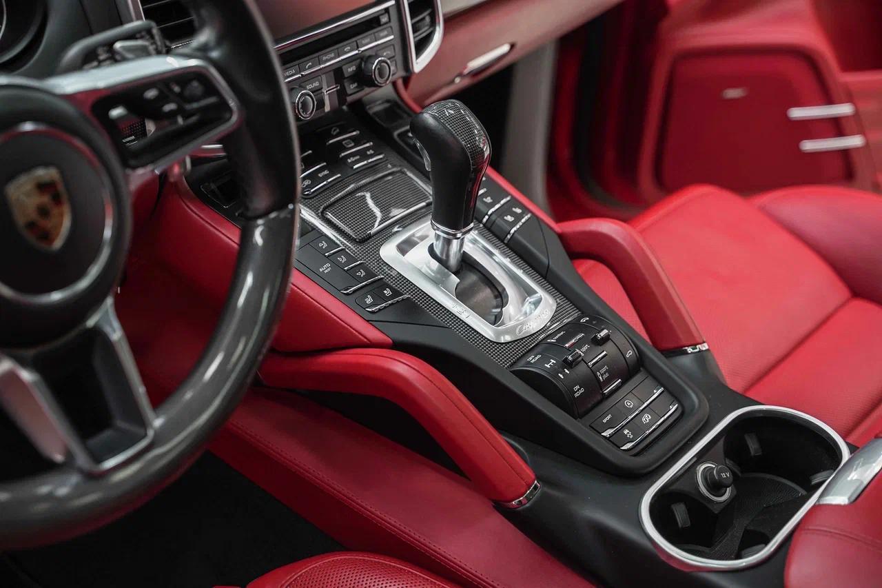 Porsche Cayenne 2016, красный, ДЦ Орехово