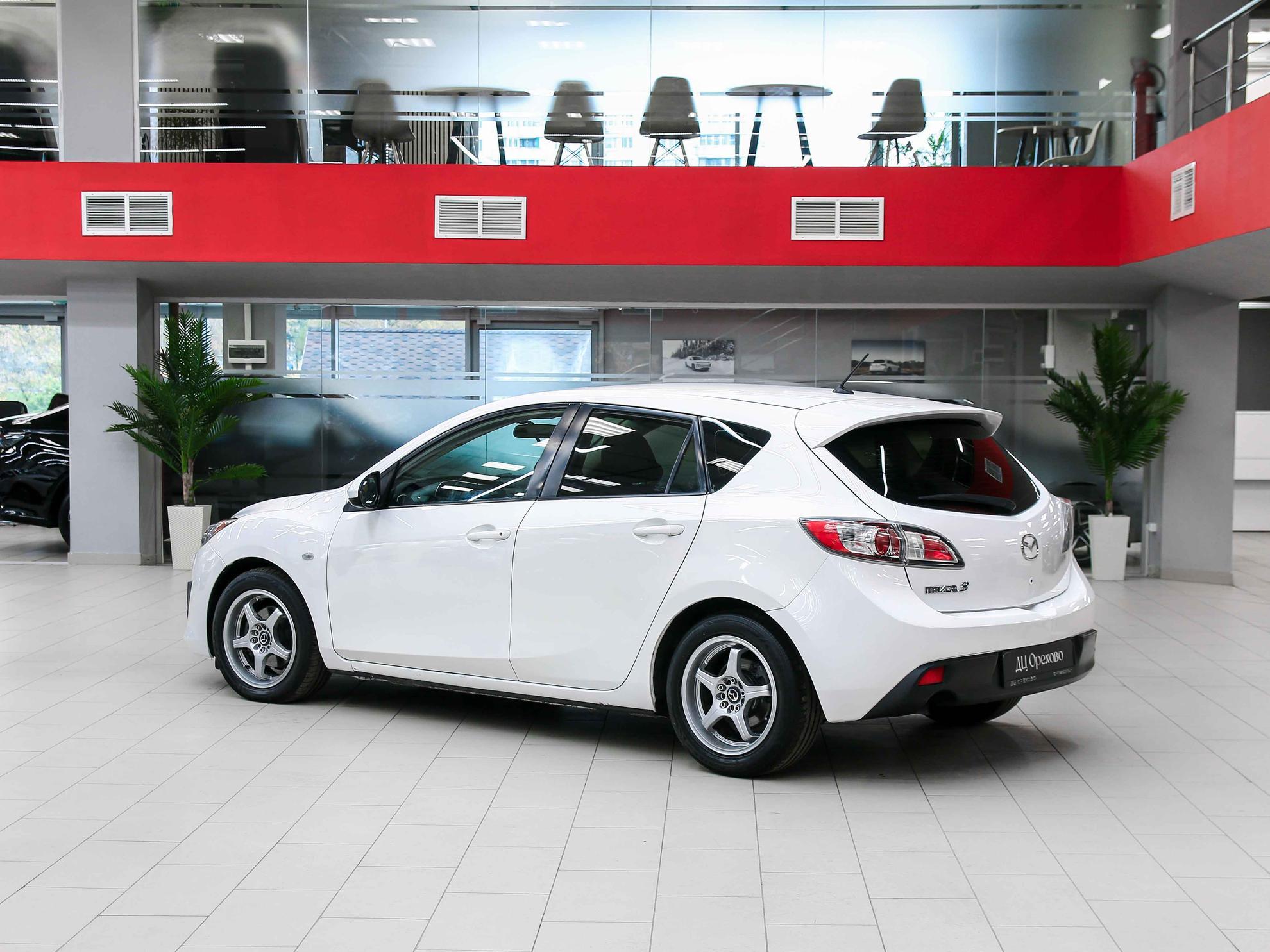 Mazda 3 2010, белый, ДЦ Орехово