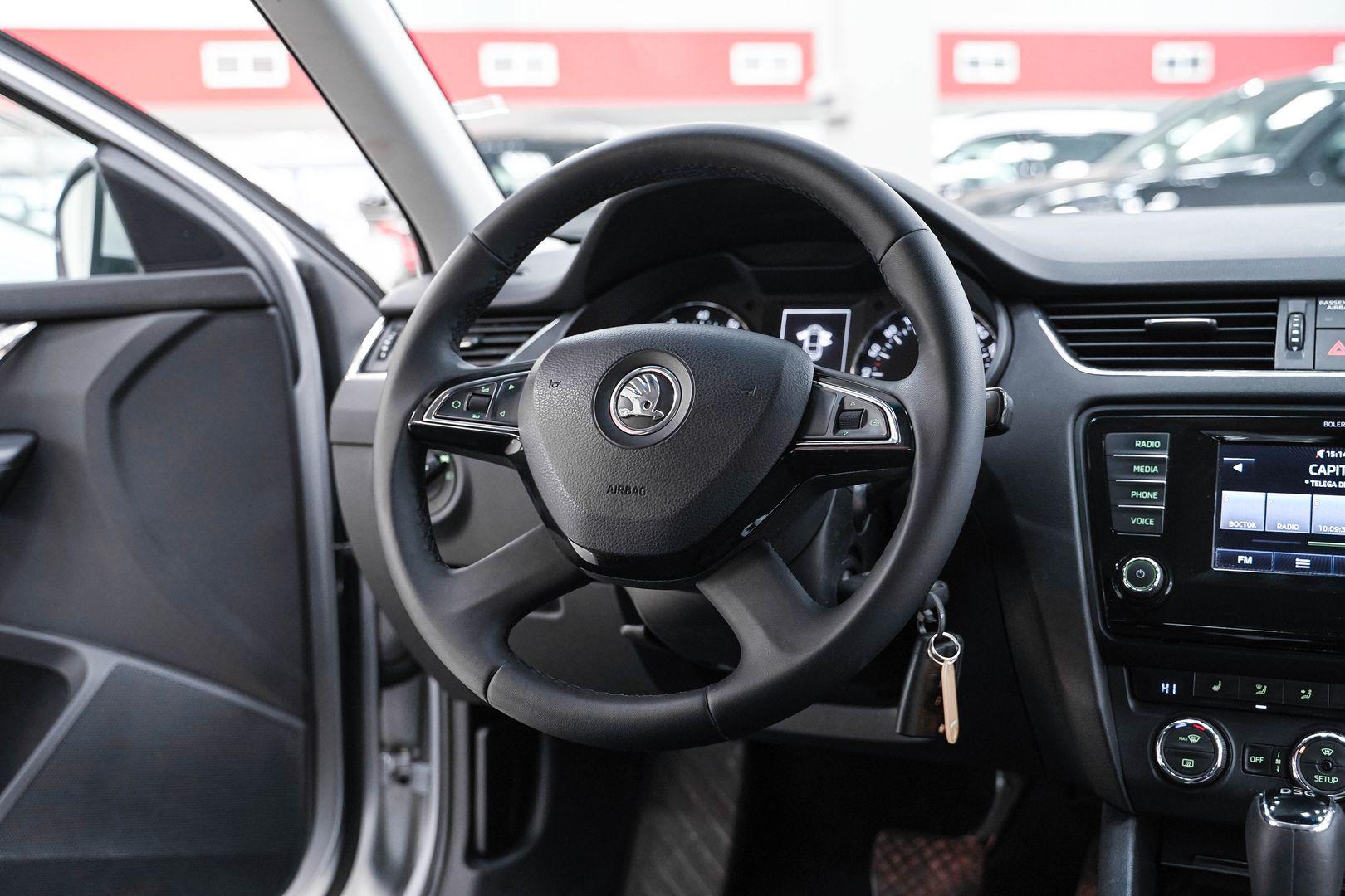 Skoda Octavia 2013, серебряный, ДЦ Орехово