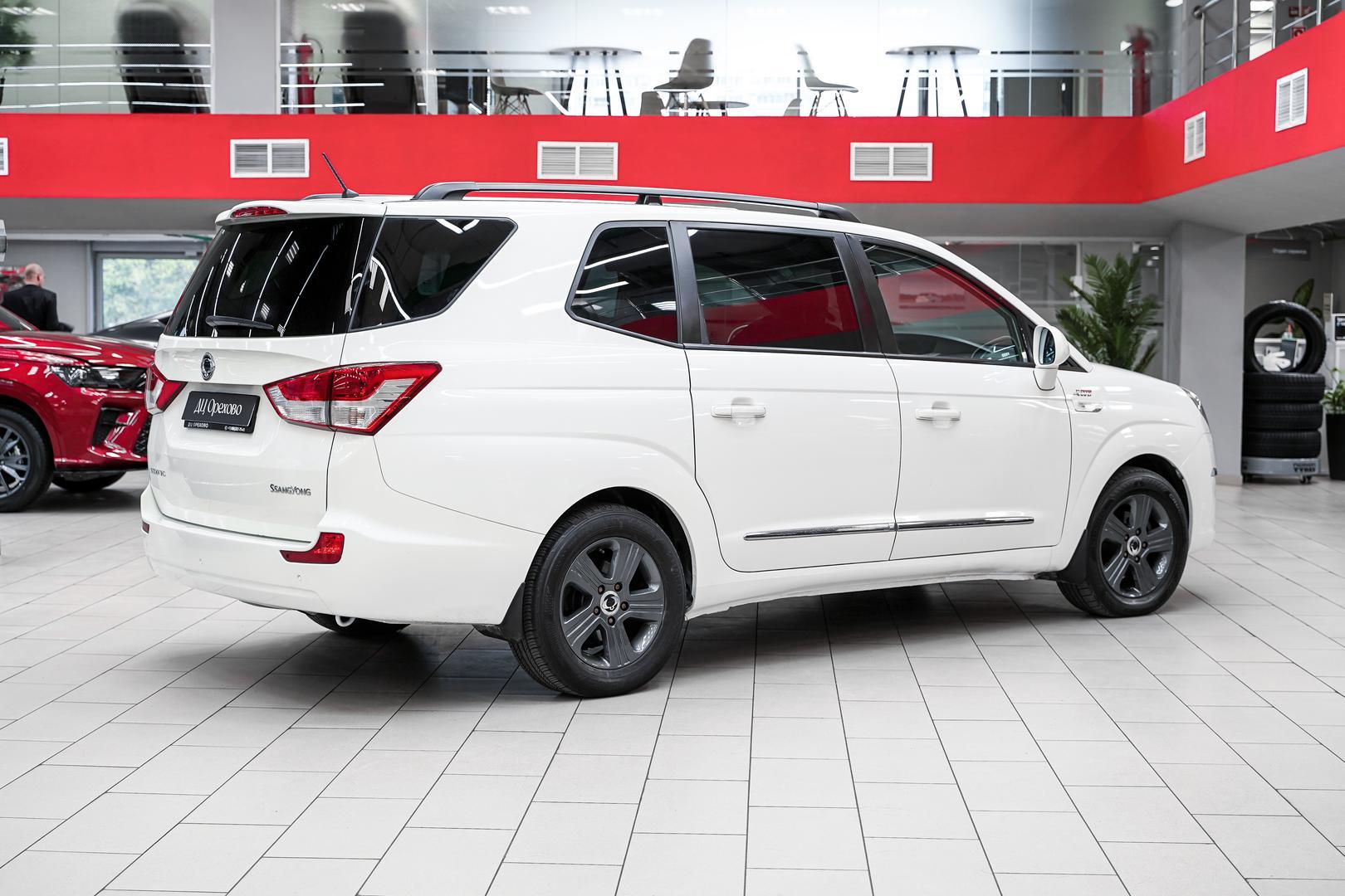 SsangYong Stavic 2014, белый, ДЦ Орехово