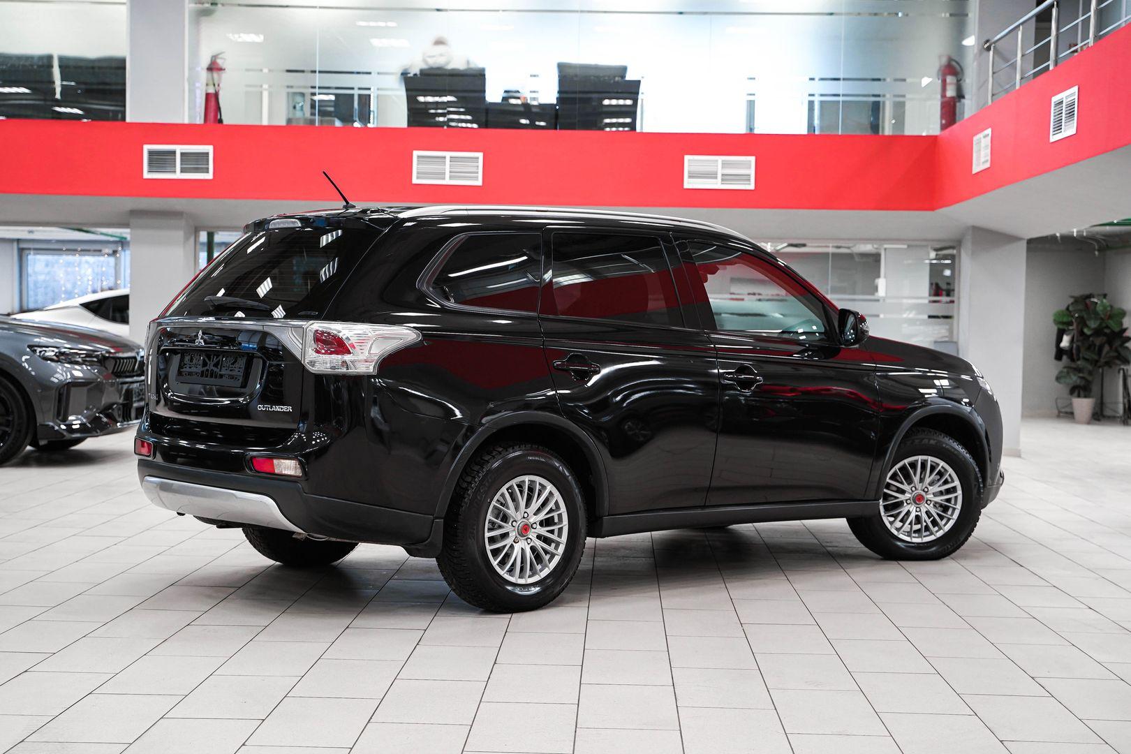 Mitsubishi Outlander 2014, черный, ДЦ Орехово
