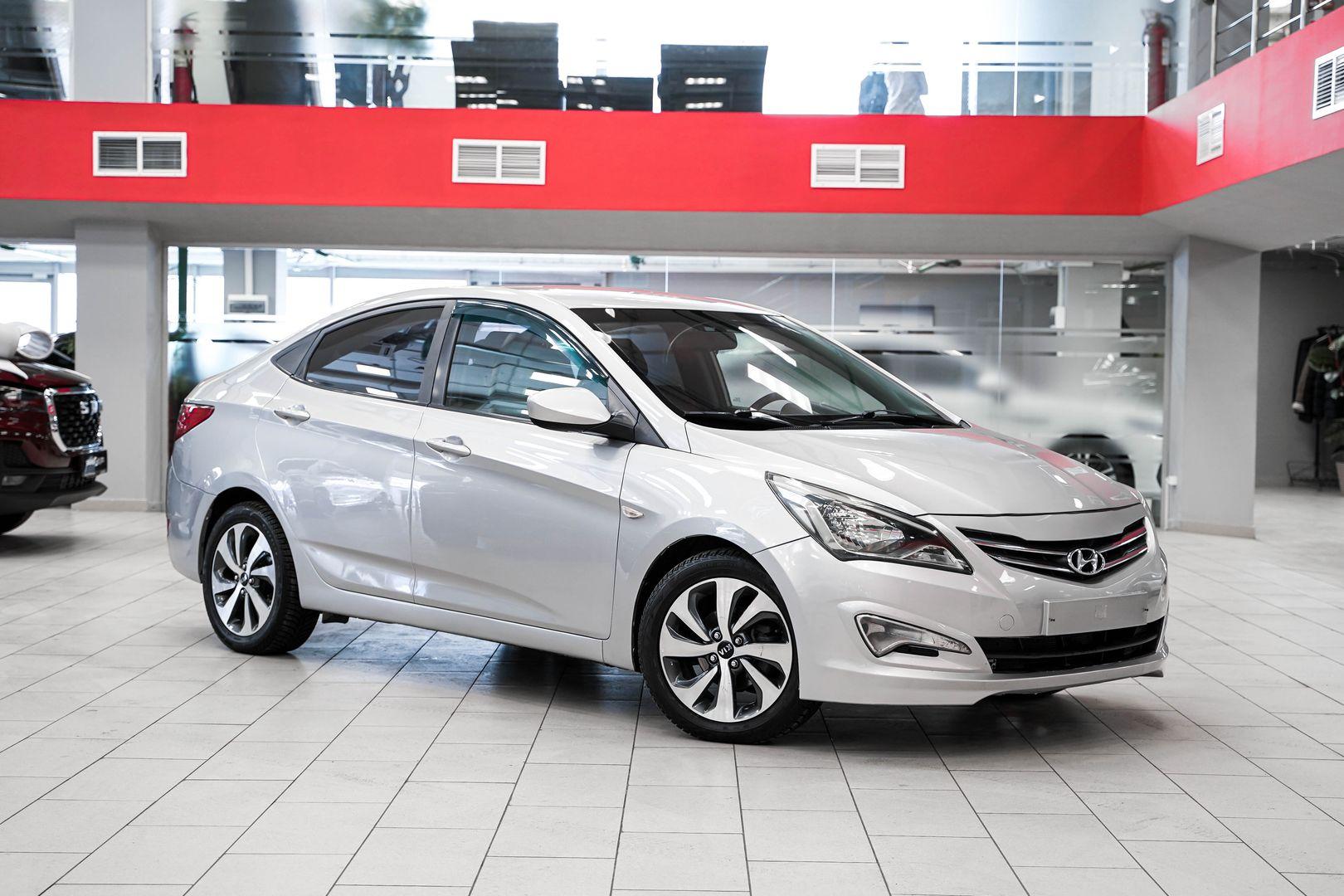 Hyundai Solaris 2015, серебряный, ДЦ Орехово