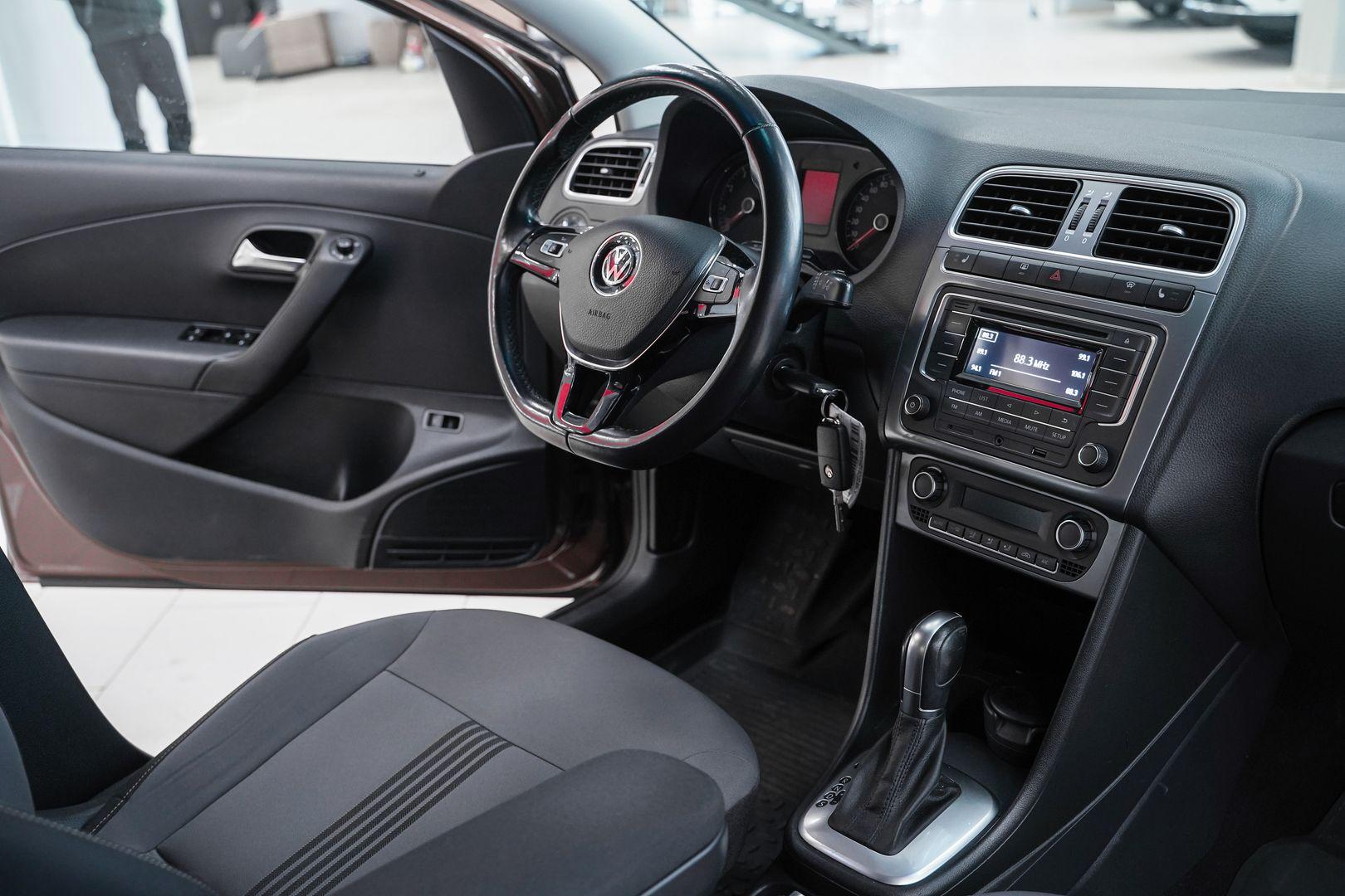 Volkswagen Polo 2016, коричневый, ДЦ Орехово