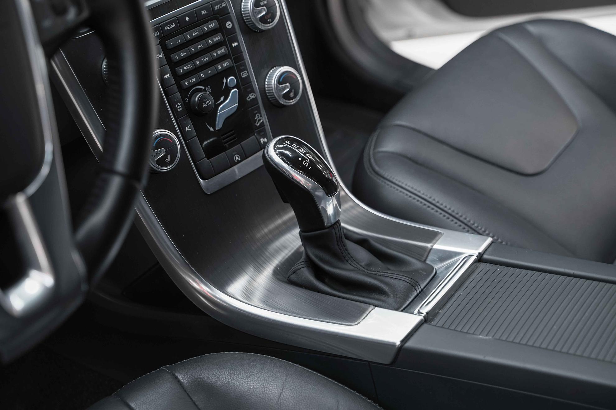 Volvo XC60 2015, белый, ДЦ Орехово