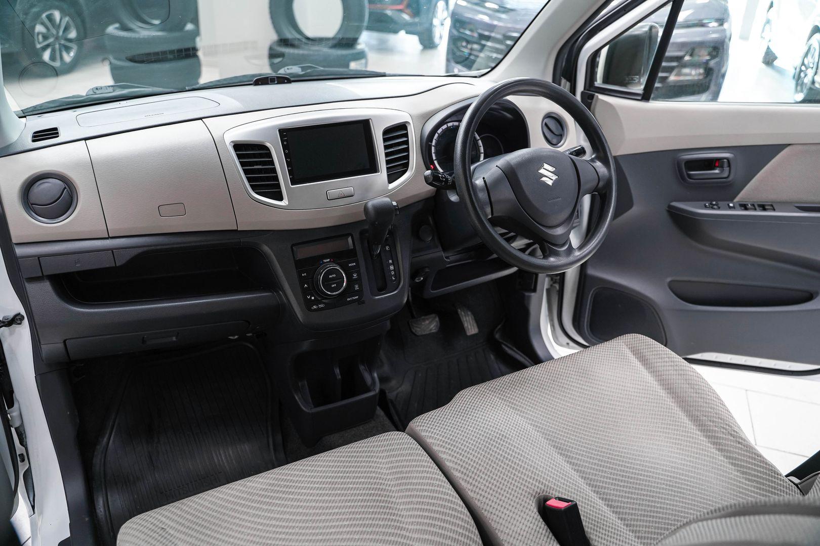 Suzuki Wagon R 2013, белый, ДЦ Орехово