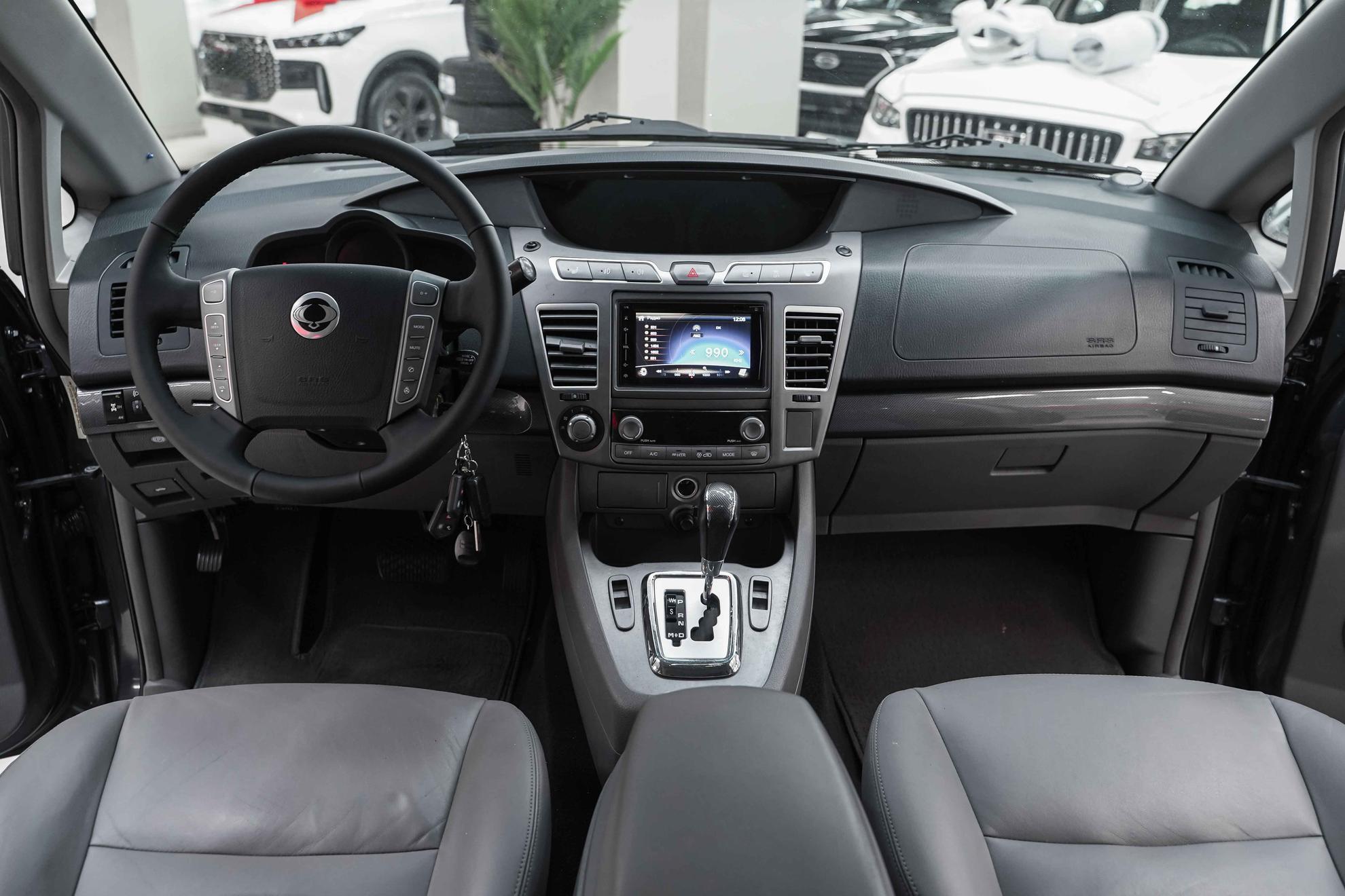 SsangYong Stavic 2014, серый, ДЦ Орехово