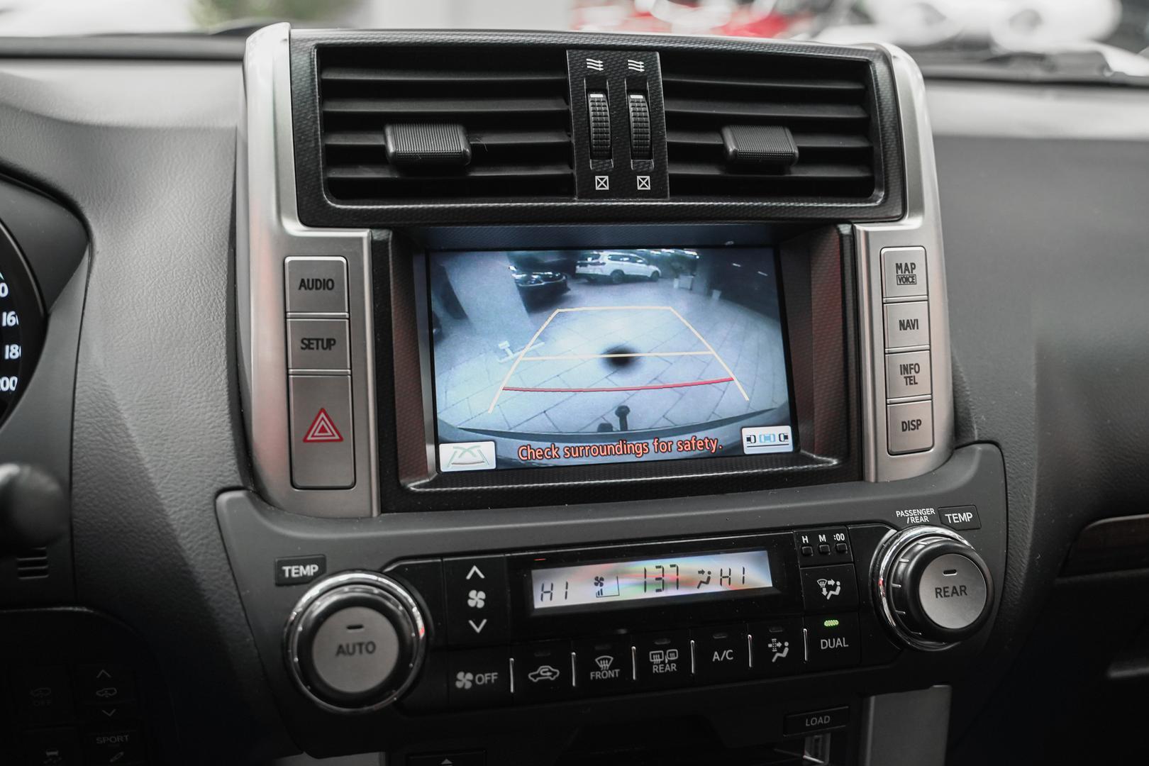 Toyota Land Cruiser Prado 2011, белый, ДЦ Орехово