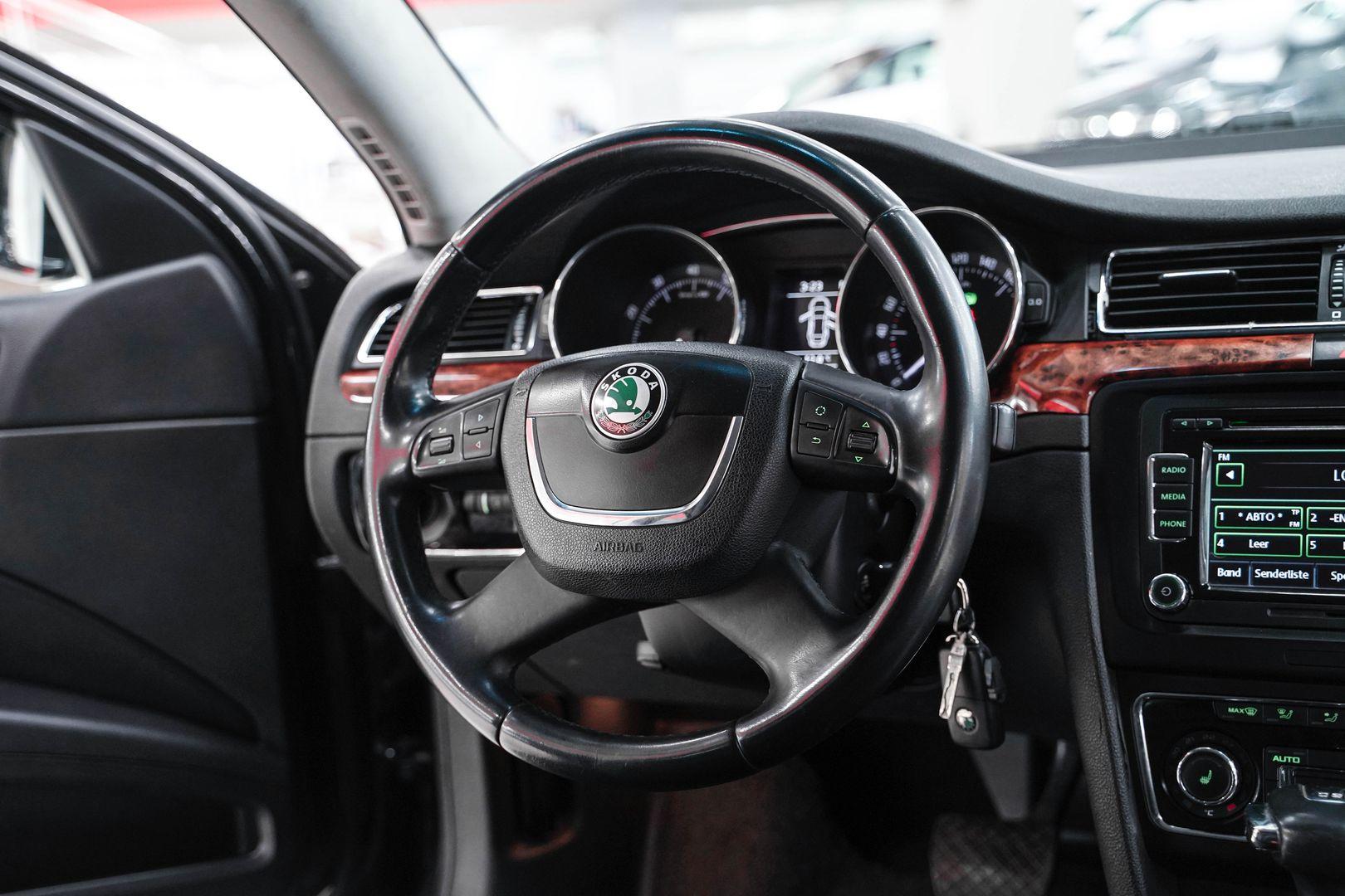 Skoda Superb 2010, черный, ДЦ Орехово