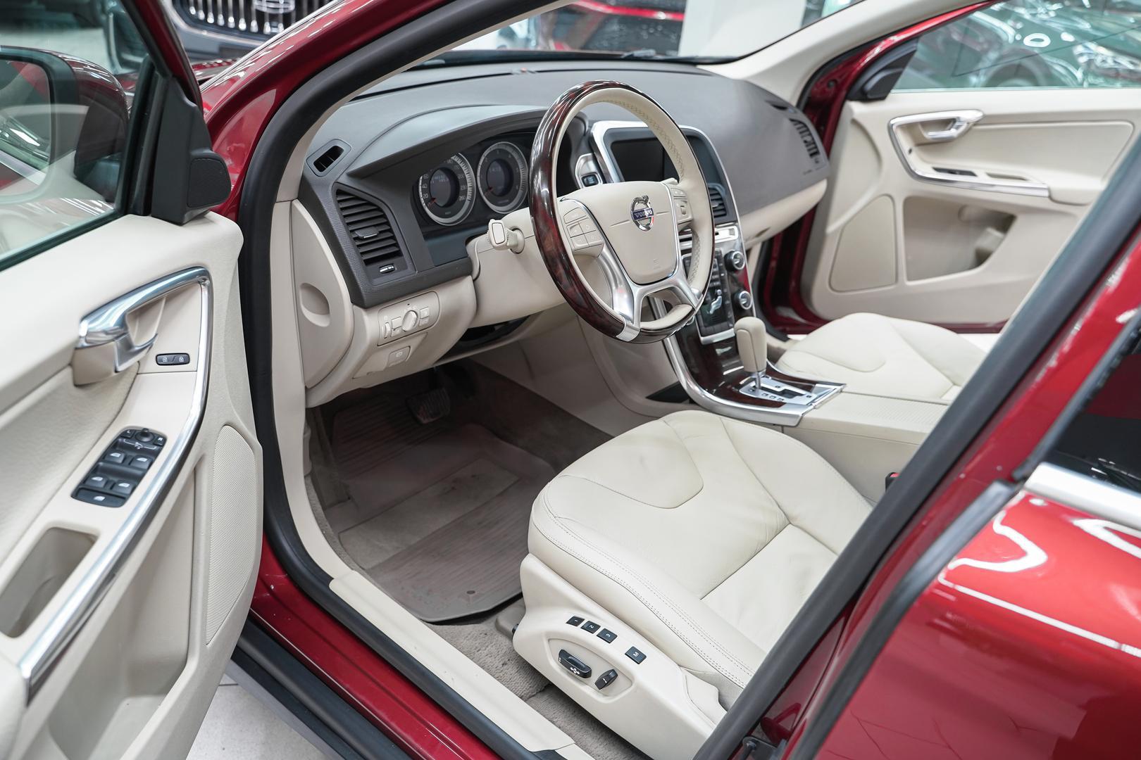Volvo XC60 2011, красный, ДЦ Орехово