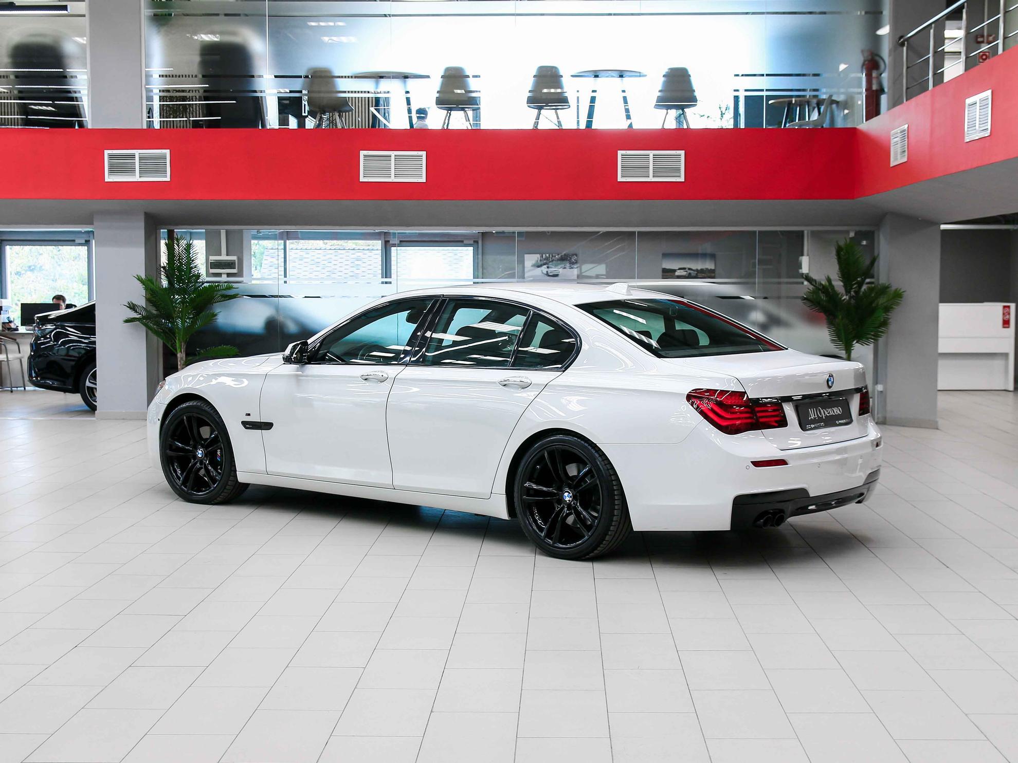 BMW 7 серии 2014, белый, ДЦ Орехово