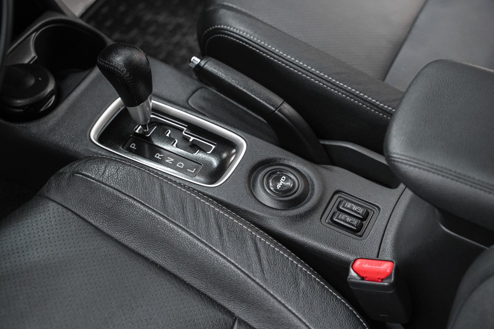 Mitsubishi Outlander 2015, черный, ДЦ Орехово