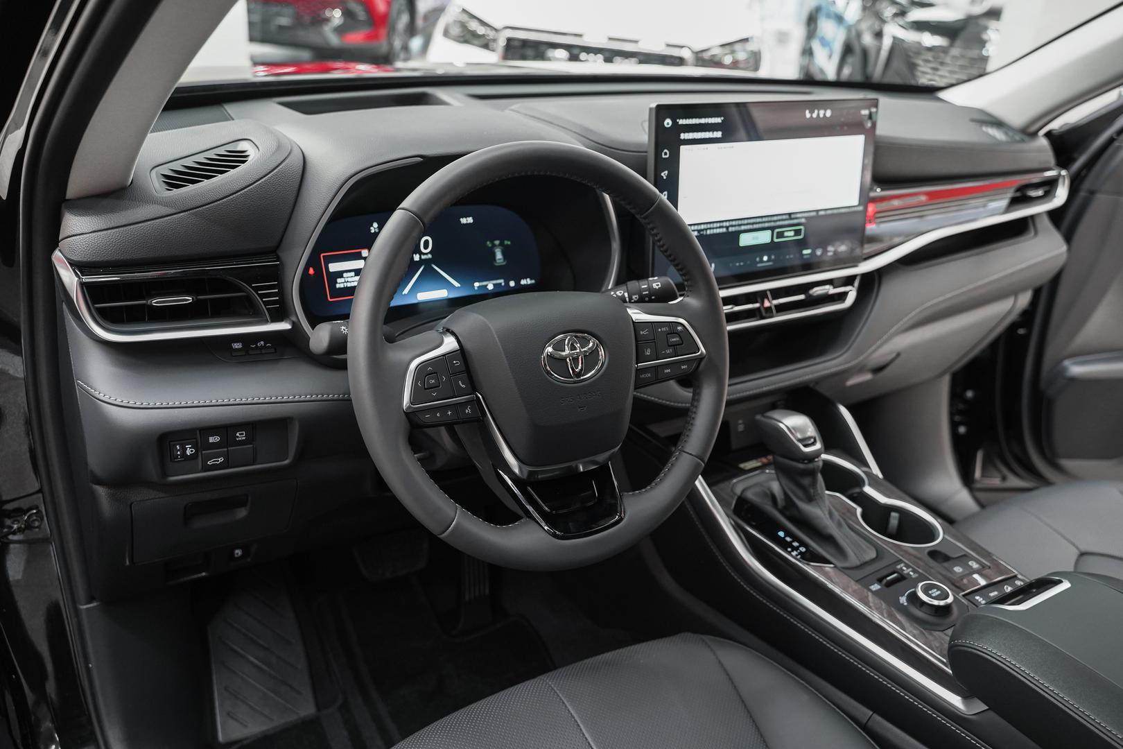 Toyota Highlander 2025, черный, ДЦ Орехово