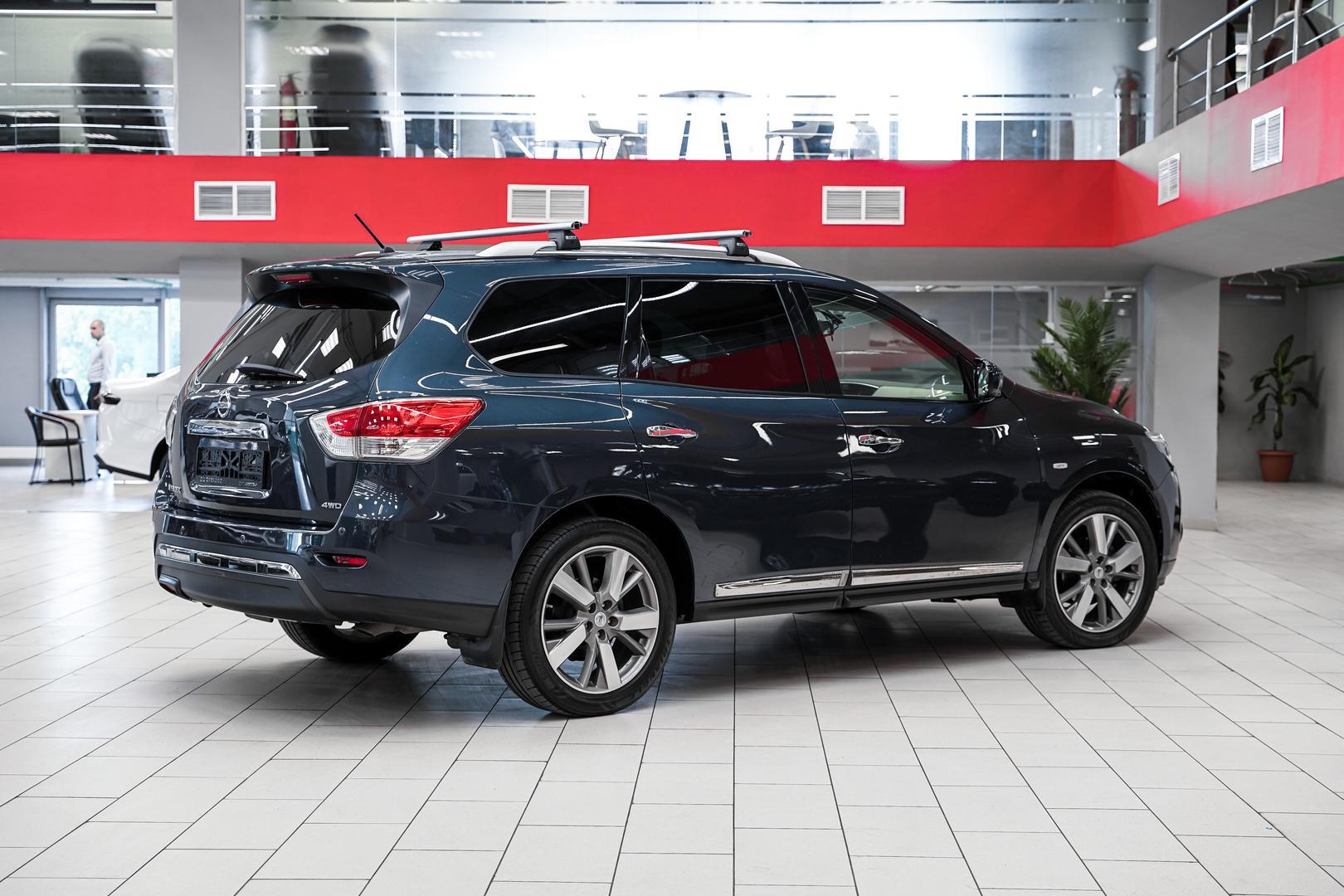 Nissan Pathfinder 2015, синий, ДЦ Орехово