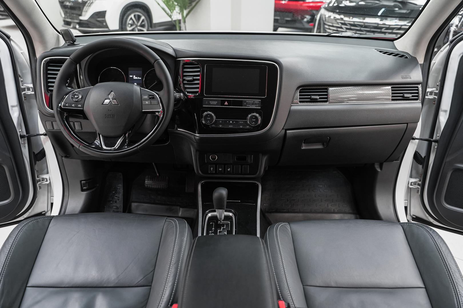 Mitsubishi Outlander 2019, белый, ДЦ Орехово
